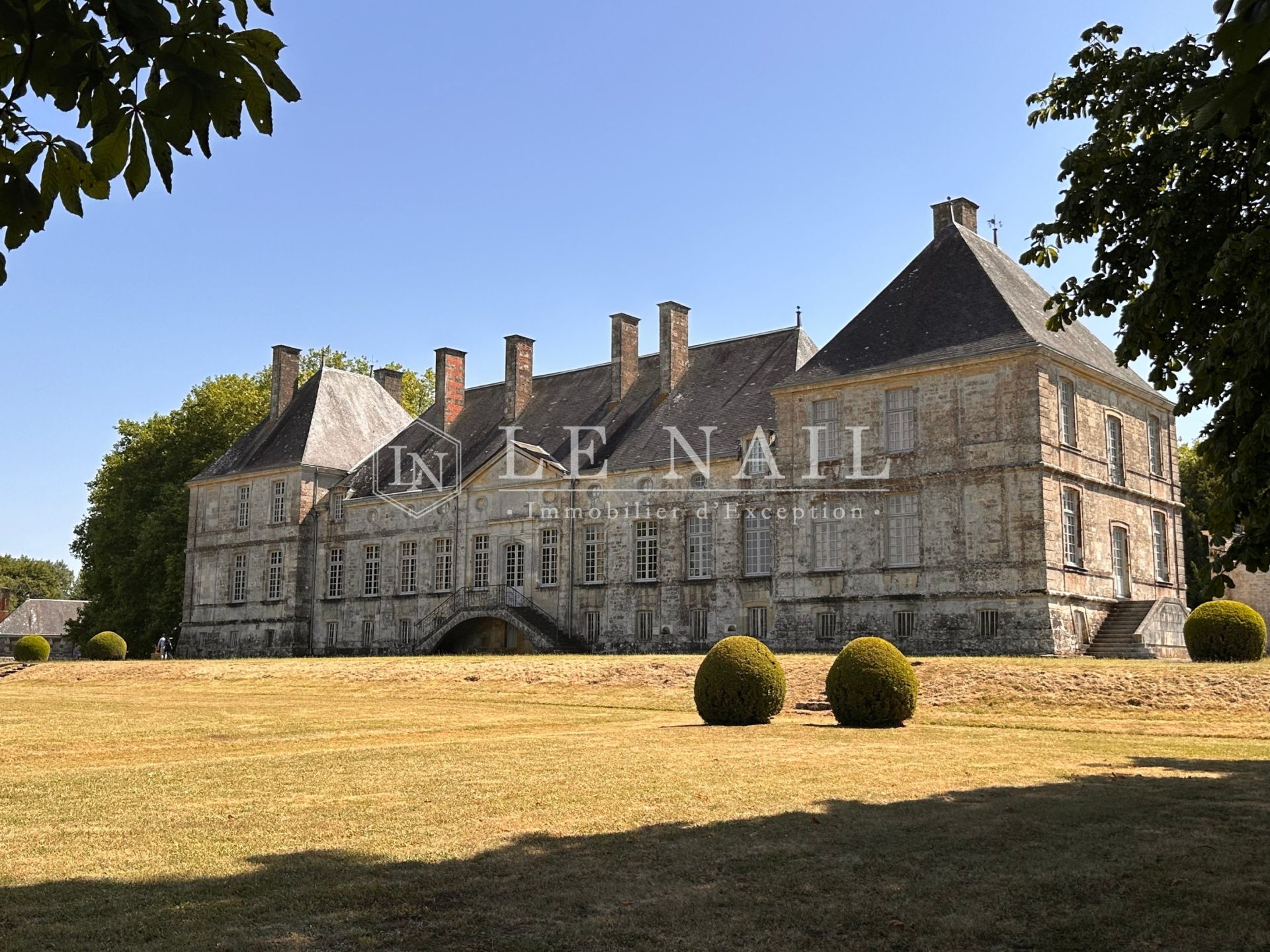 château 20 pièces en vente à FONTENAY LE COMTE (85200)