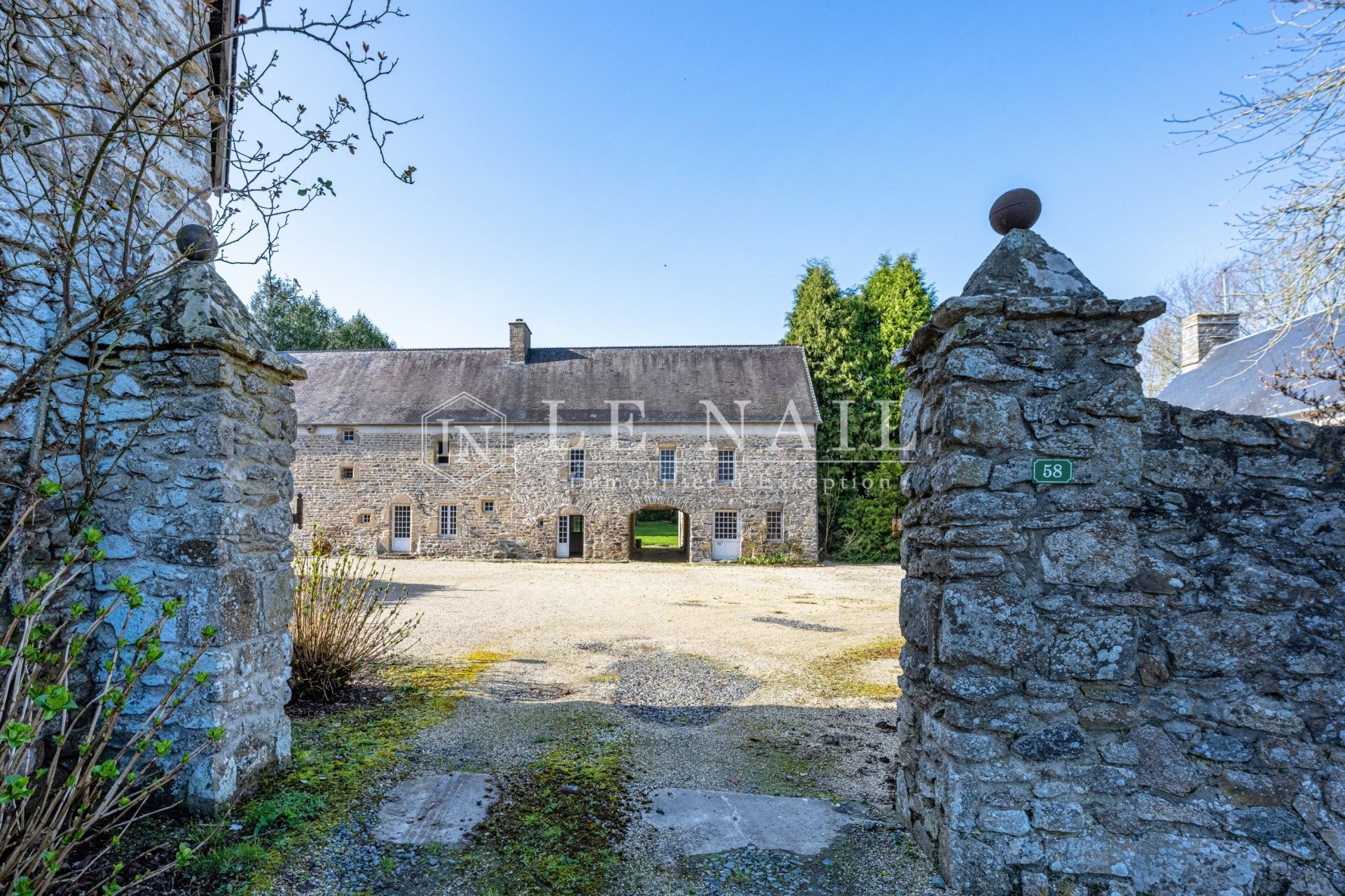 manoir 8 pièces en vente à COUTANCES (50200)