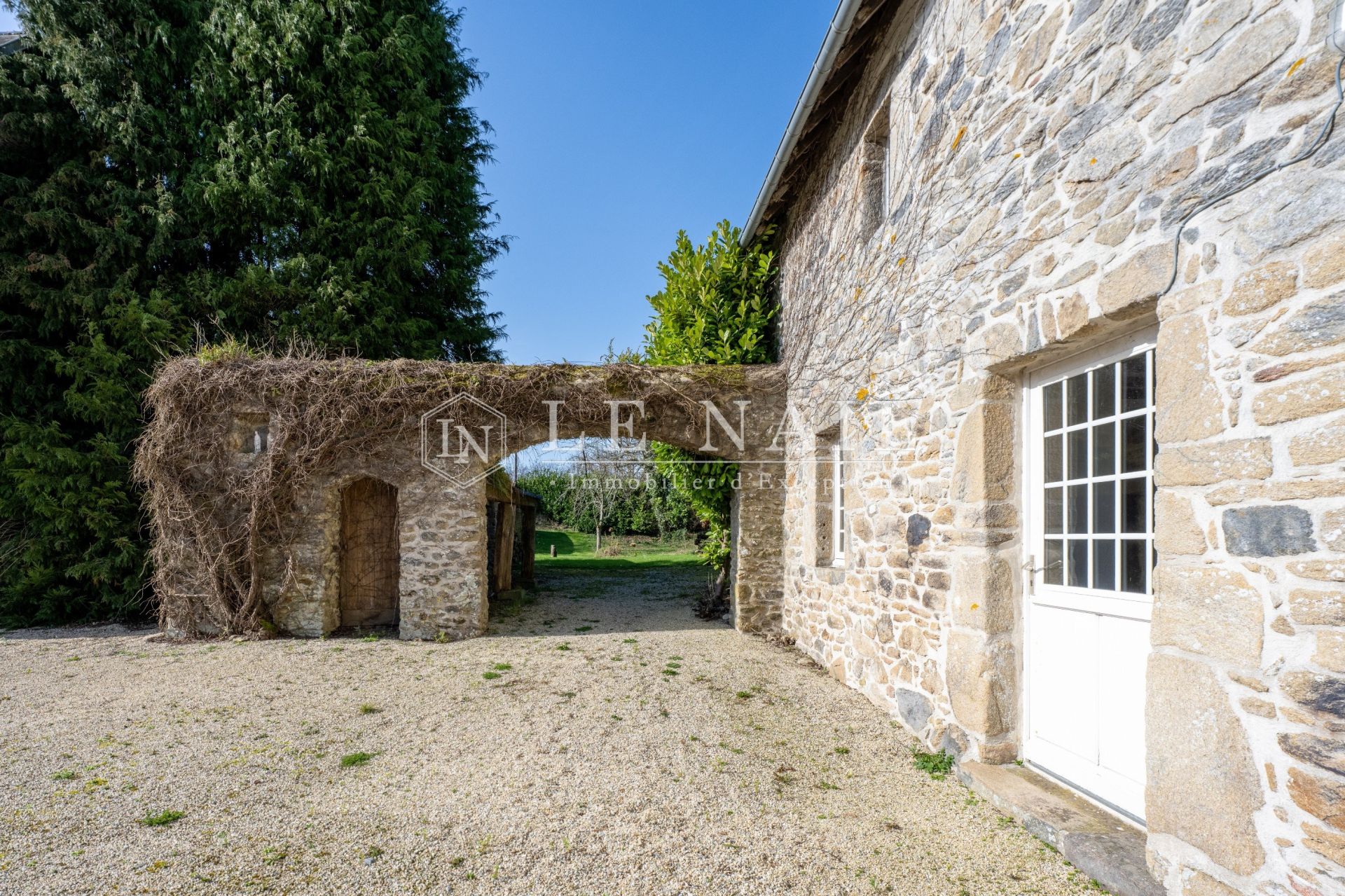 manoir 8 pièces en vente à COUTANCES (50200)