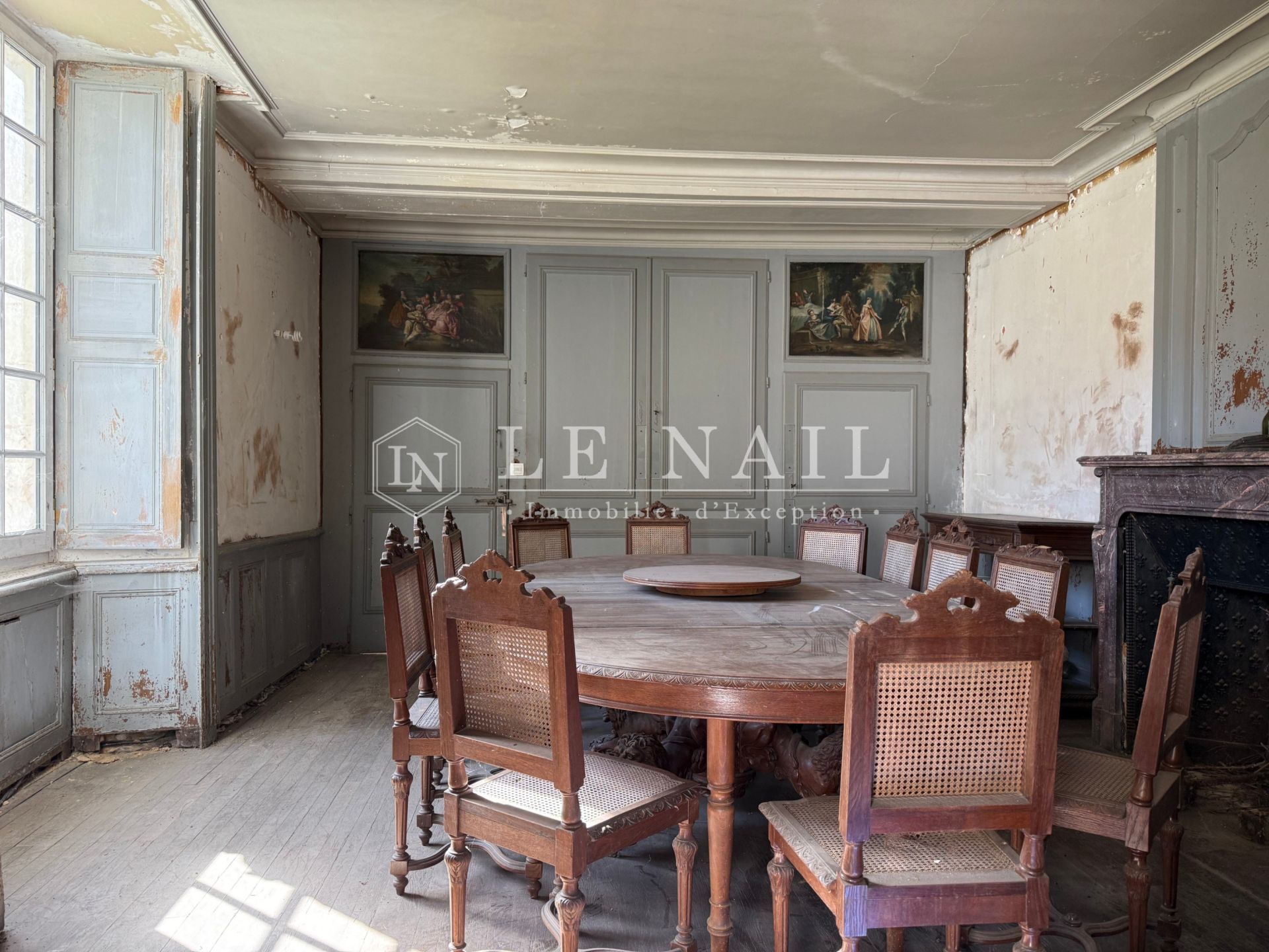mansion (hôtel particulier) 11 rooms for sale on CRAON (53400)