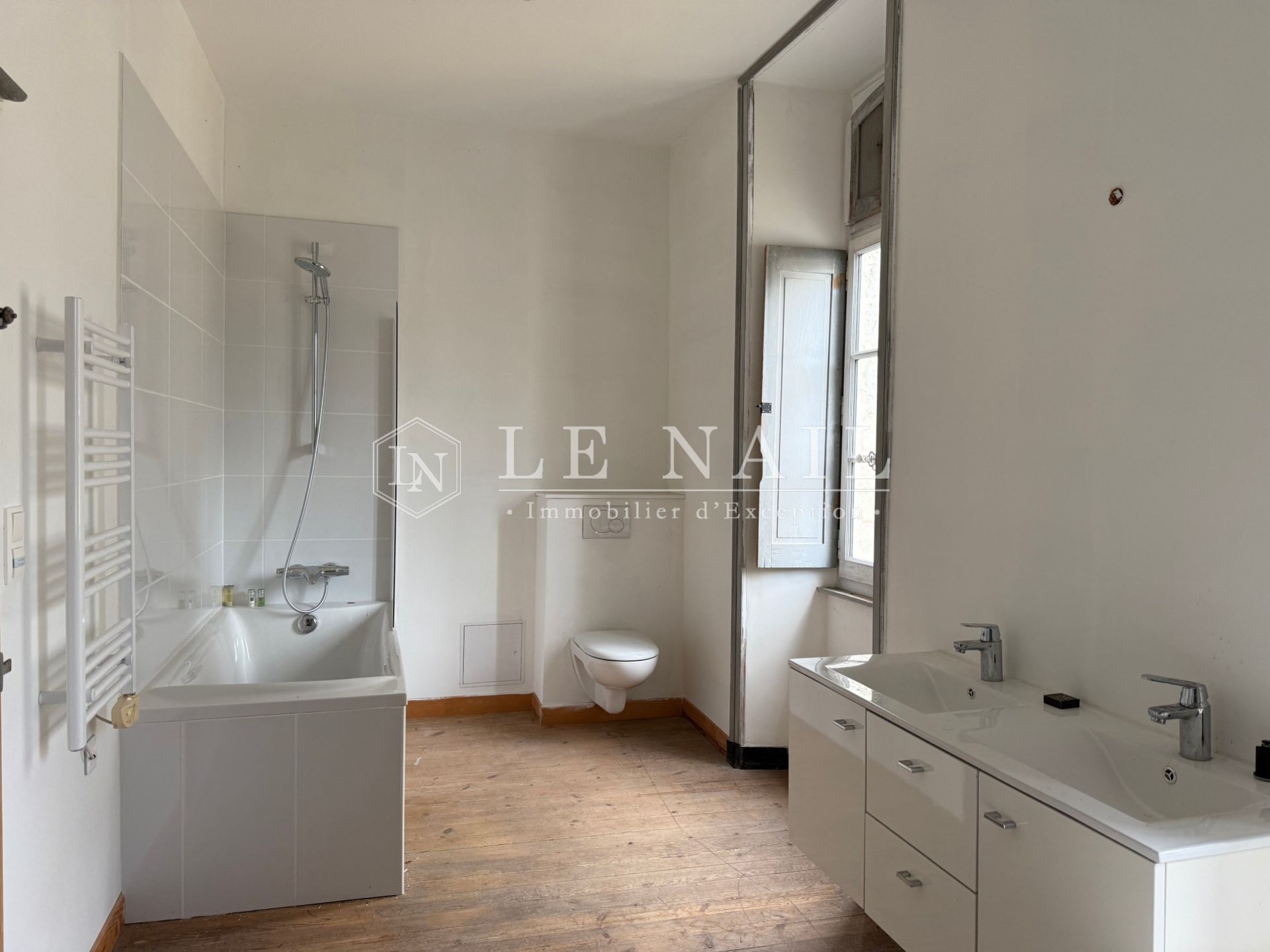 mansion (hôtel particulier) 11 rooms for sale on CRAON (53400)