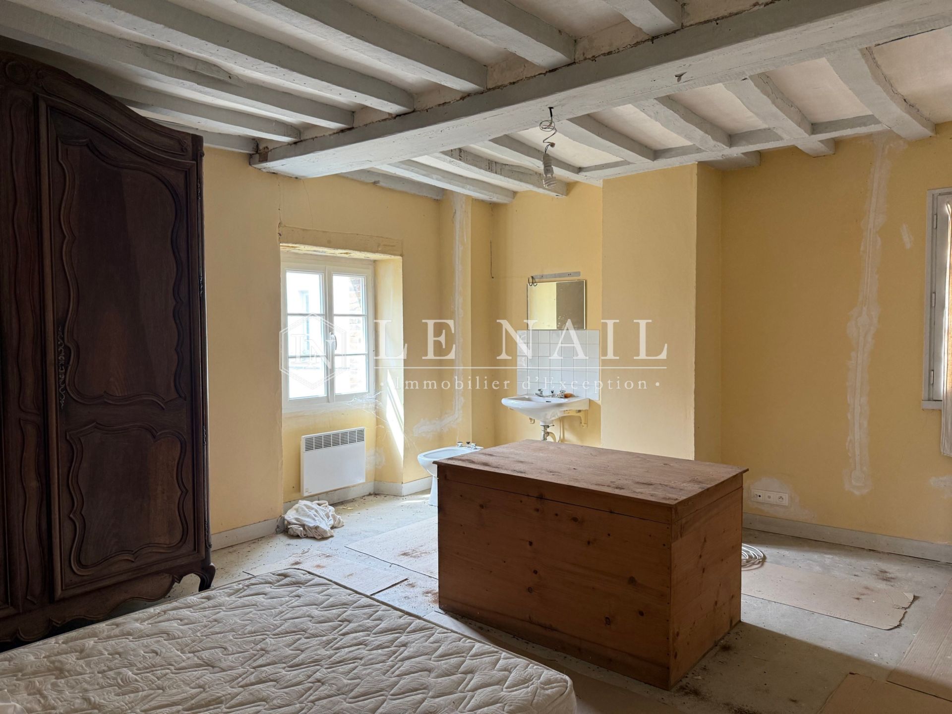 mansion (hôtel particulier) 11 rooms for sale on CRAON (53400)