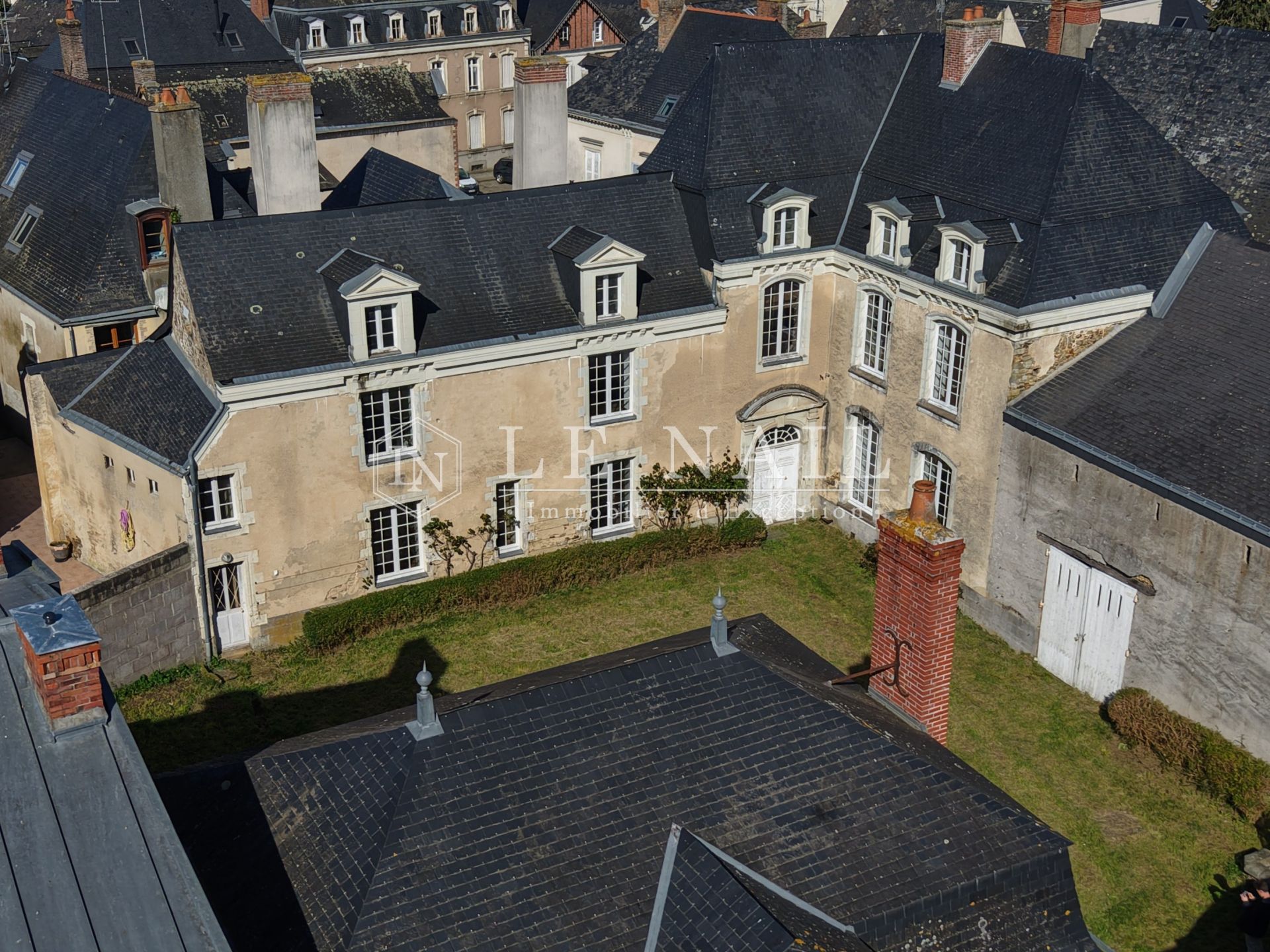 hôtel particulier 11 pièces en vente à CRAON (53400)