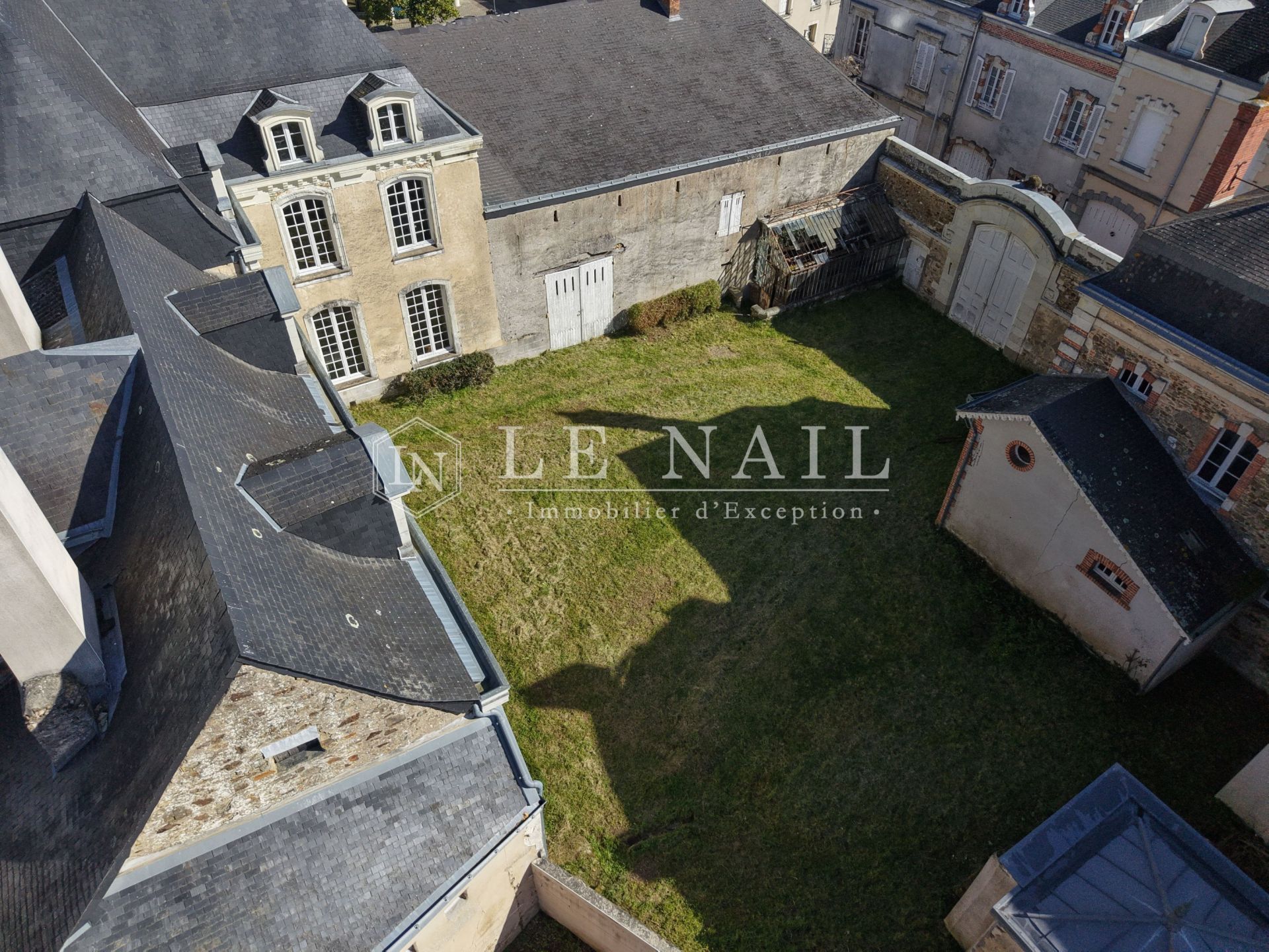 hôtel particulier 11 pièces en vente à CRAON (53400)