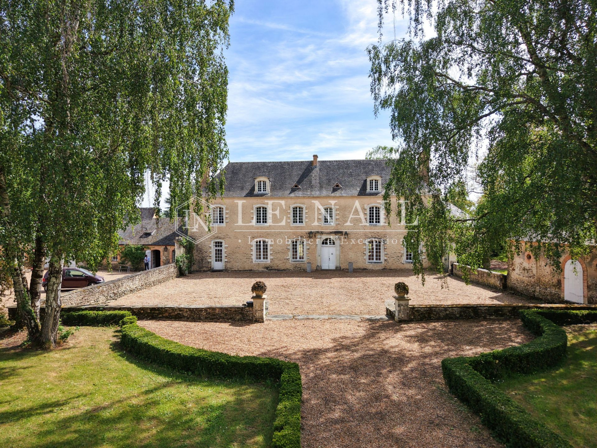 property 17 rooms for sale on CHATEAU GONTIER (53200)