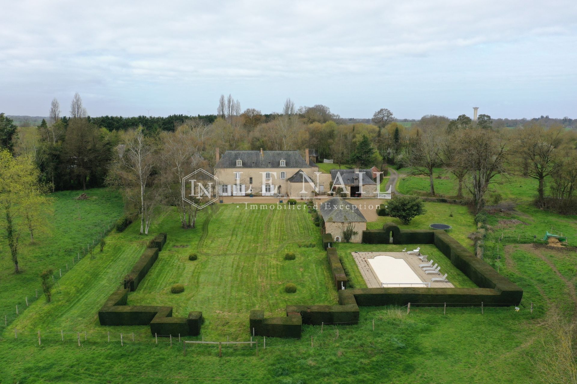 propriété 17 pièces en vente à CHATEAU GONTIER (53200)