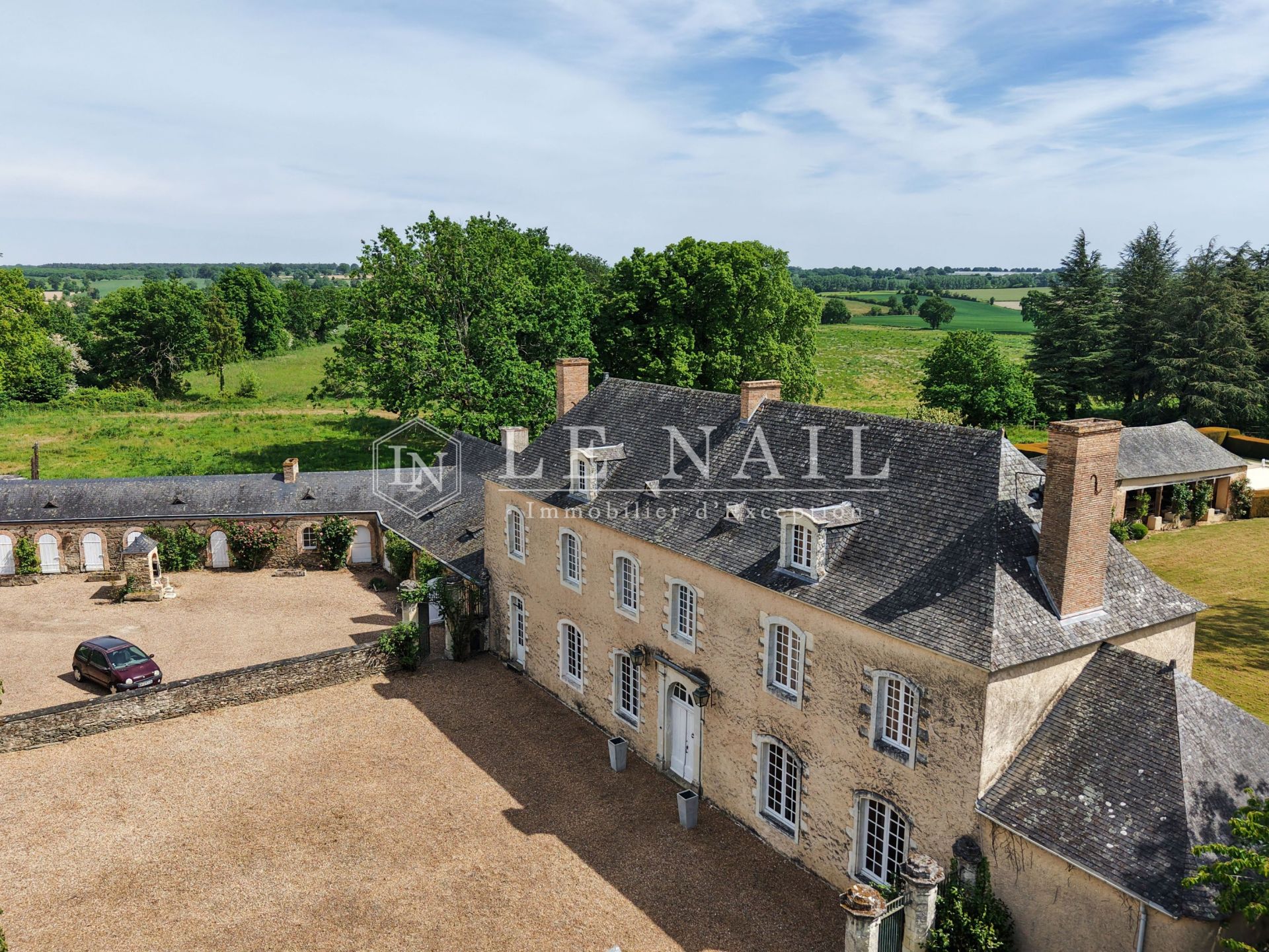 property 17 rooms for sale on CHATEAU GONTIER (53200)