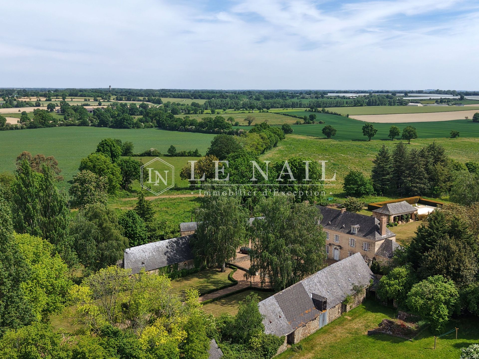 propriété 17 pièces en vente à CHATEAU GONTIER (53200)