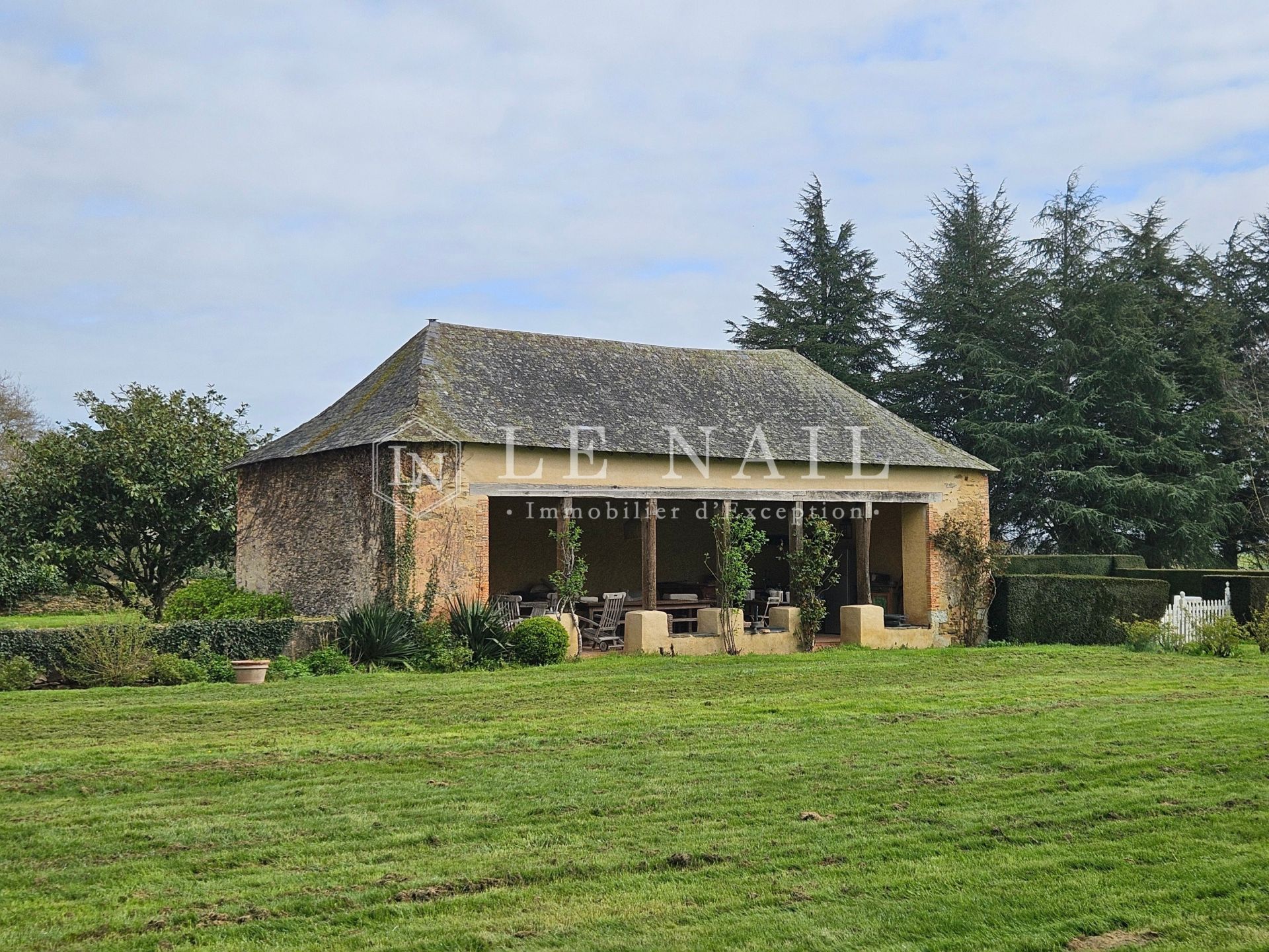 propriété 17 pièces en vente à CHATEAU GONTIER (53200)