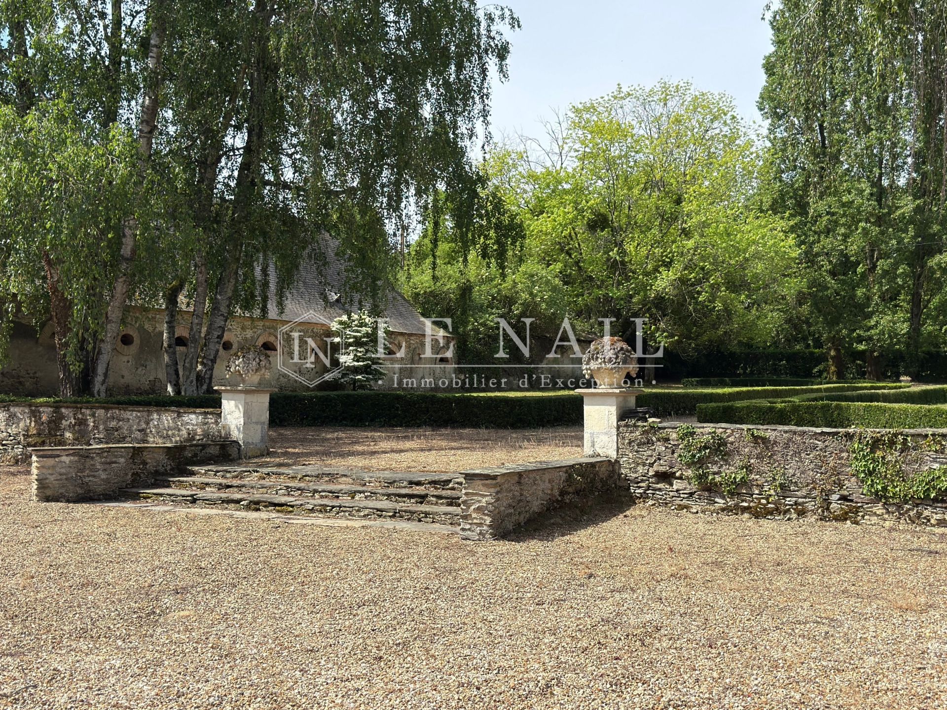 property 17 rooms for sale on CHATEAU GONTIER (53200)