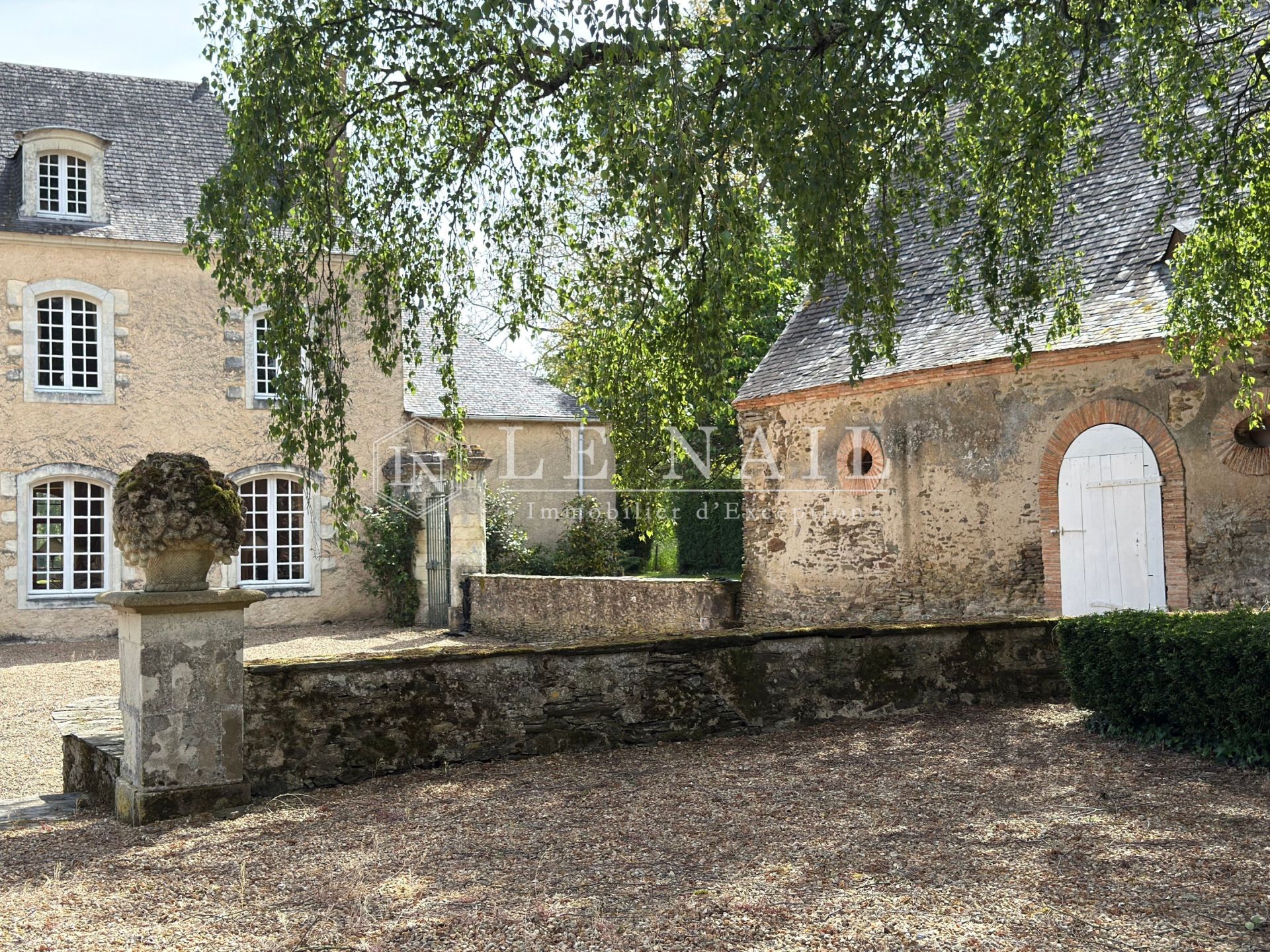 property 17 rooms for sale on CHATEAU GONTIER (53200)