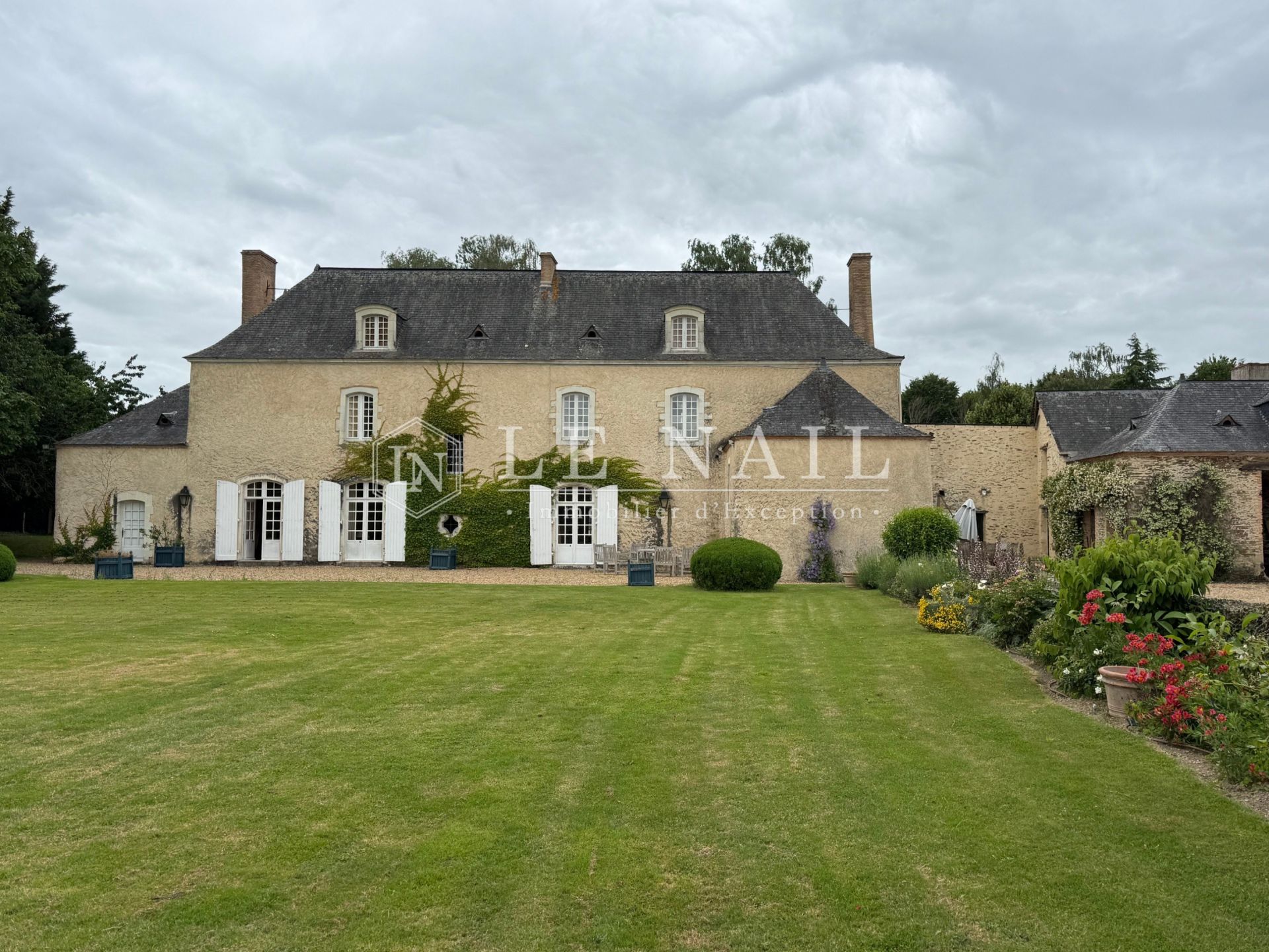 property 17 rooms for sale on ANGERS (49000)