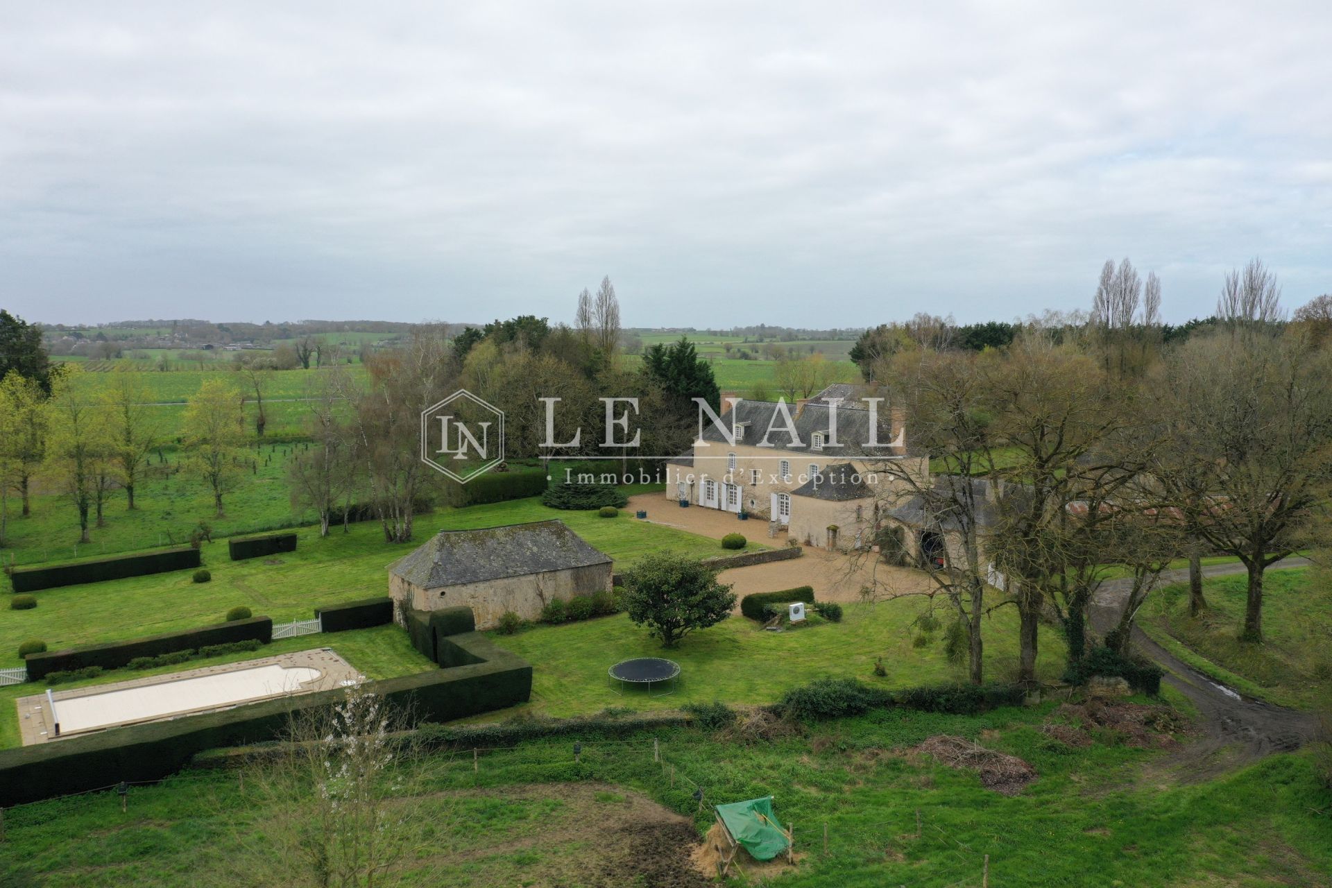 propriété 17 pièces en vente à CHATEAU GONTIER (53200)