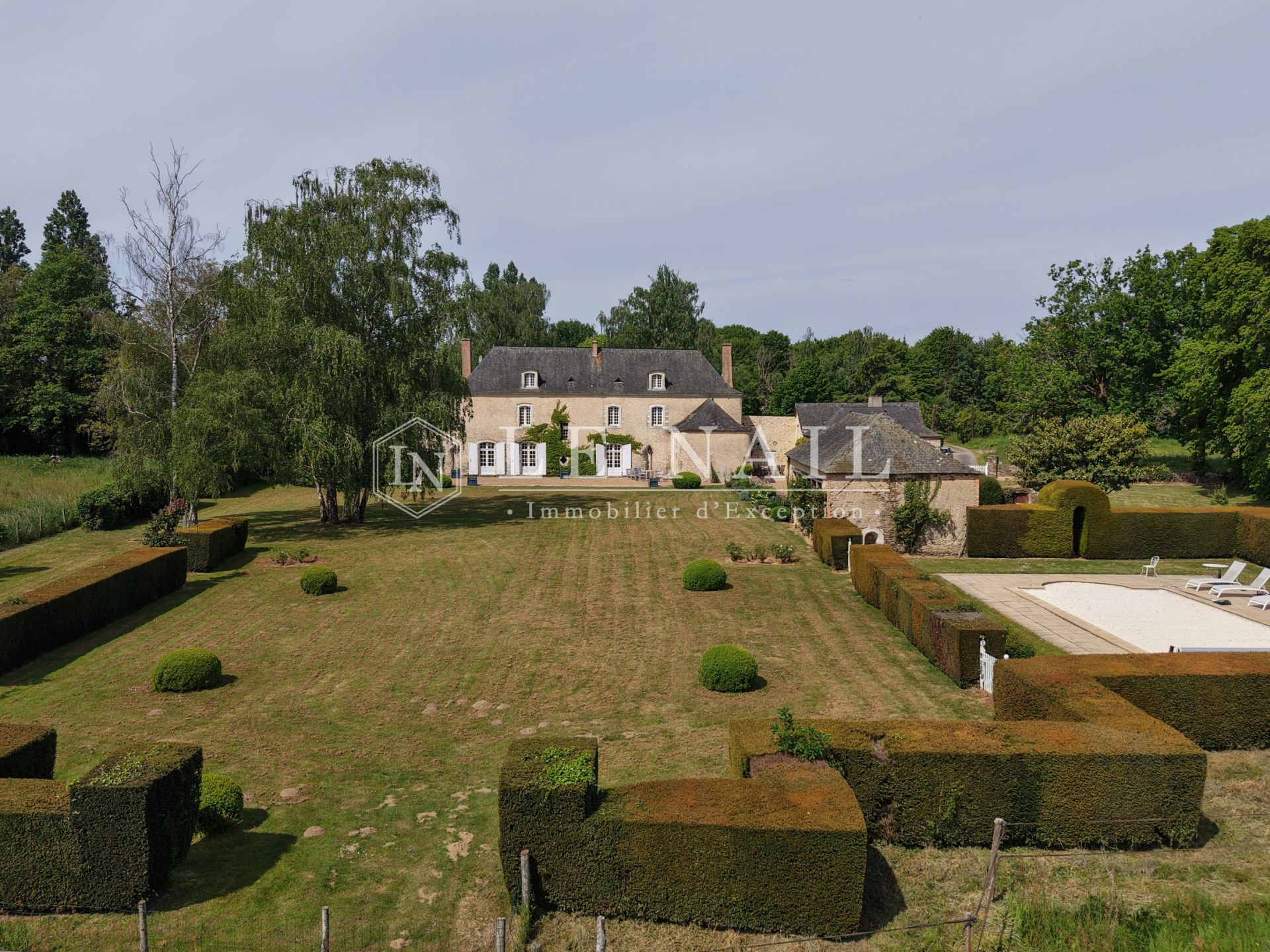 property 17 rooms for sale on CHATEAU GONTIER (53200)