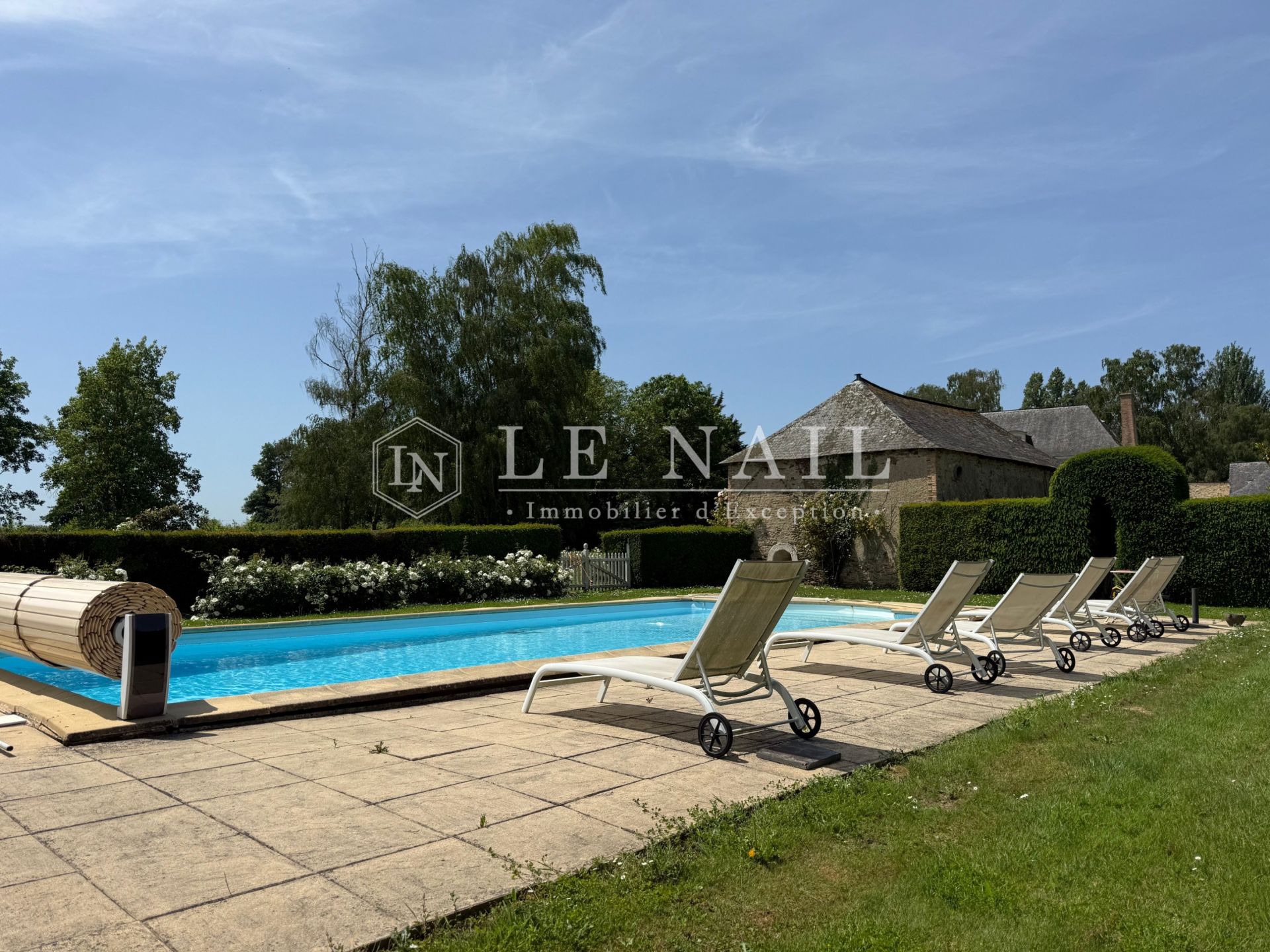 property 17 rooms for sale on ANGERS (49000)