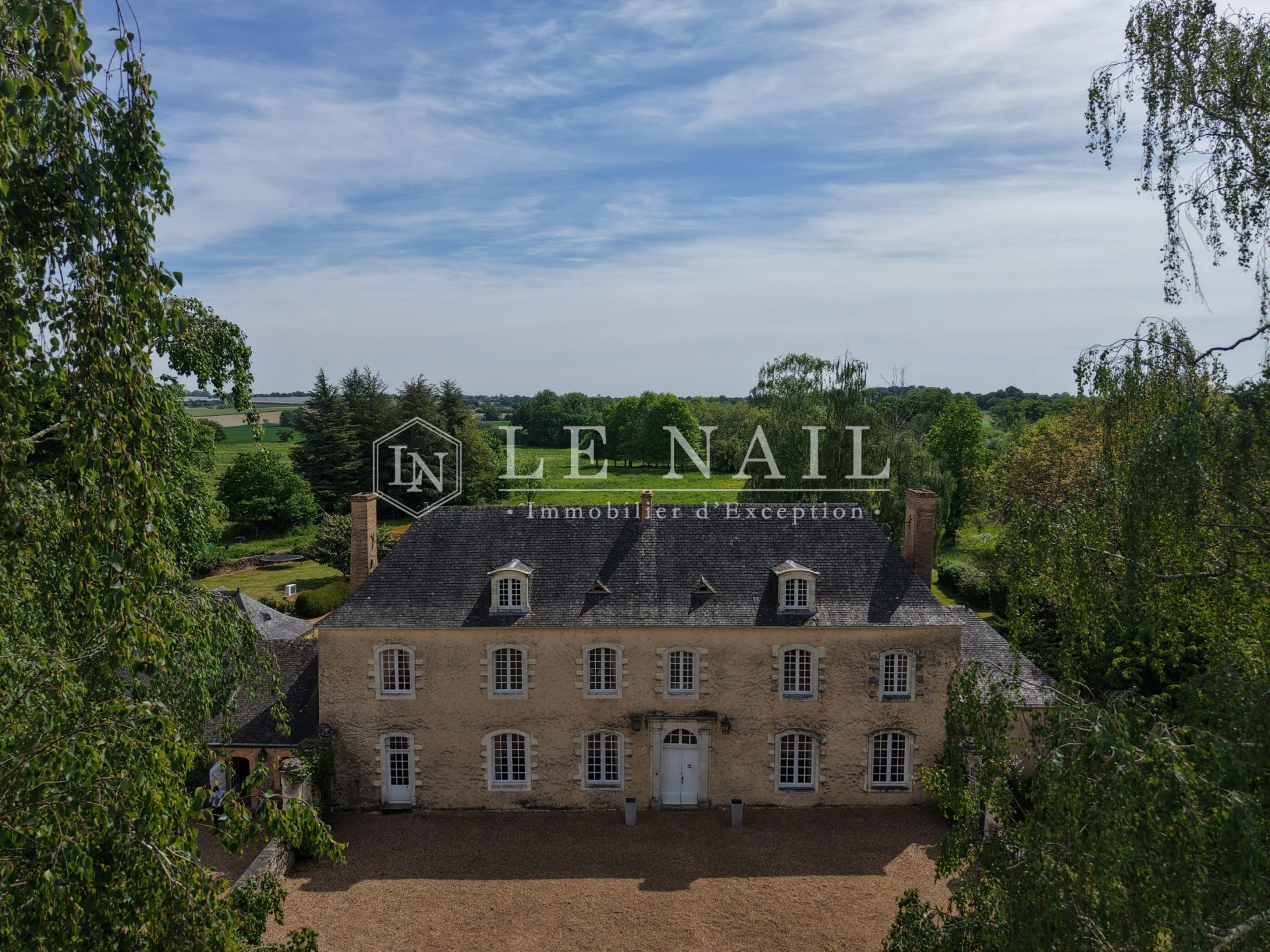 property 17 rooms for sale on CHATEAU GONTIER (53200)