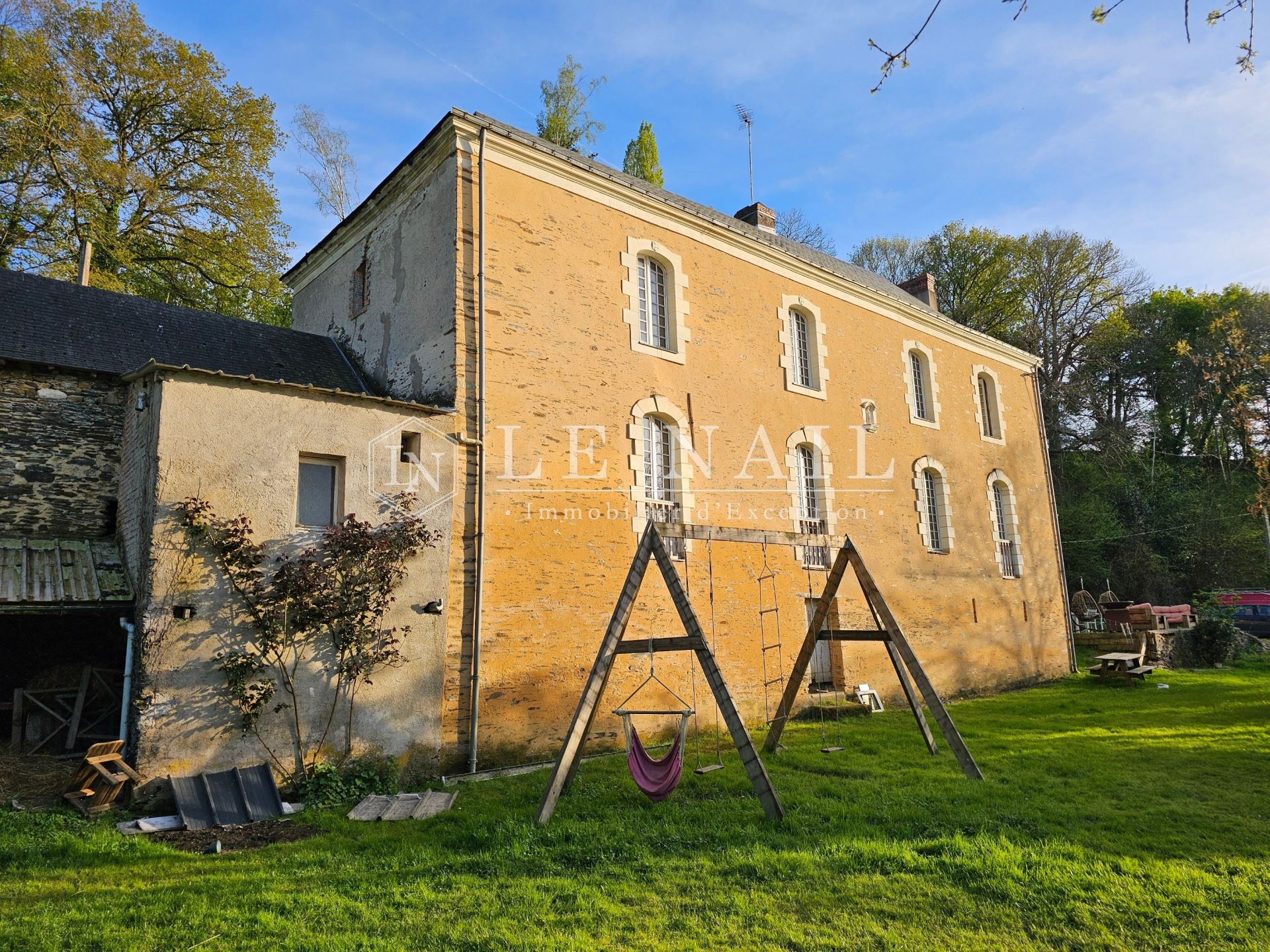 house 8 rooms for sale on SEGRE EN ANJOU BLEU (49500)