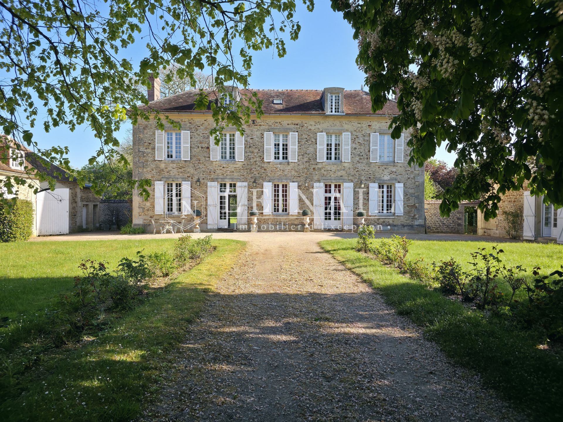 property 10 rooms for sale on ARGENTAN (61200)