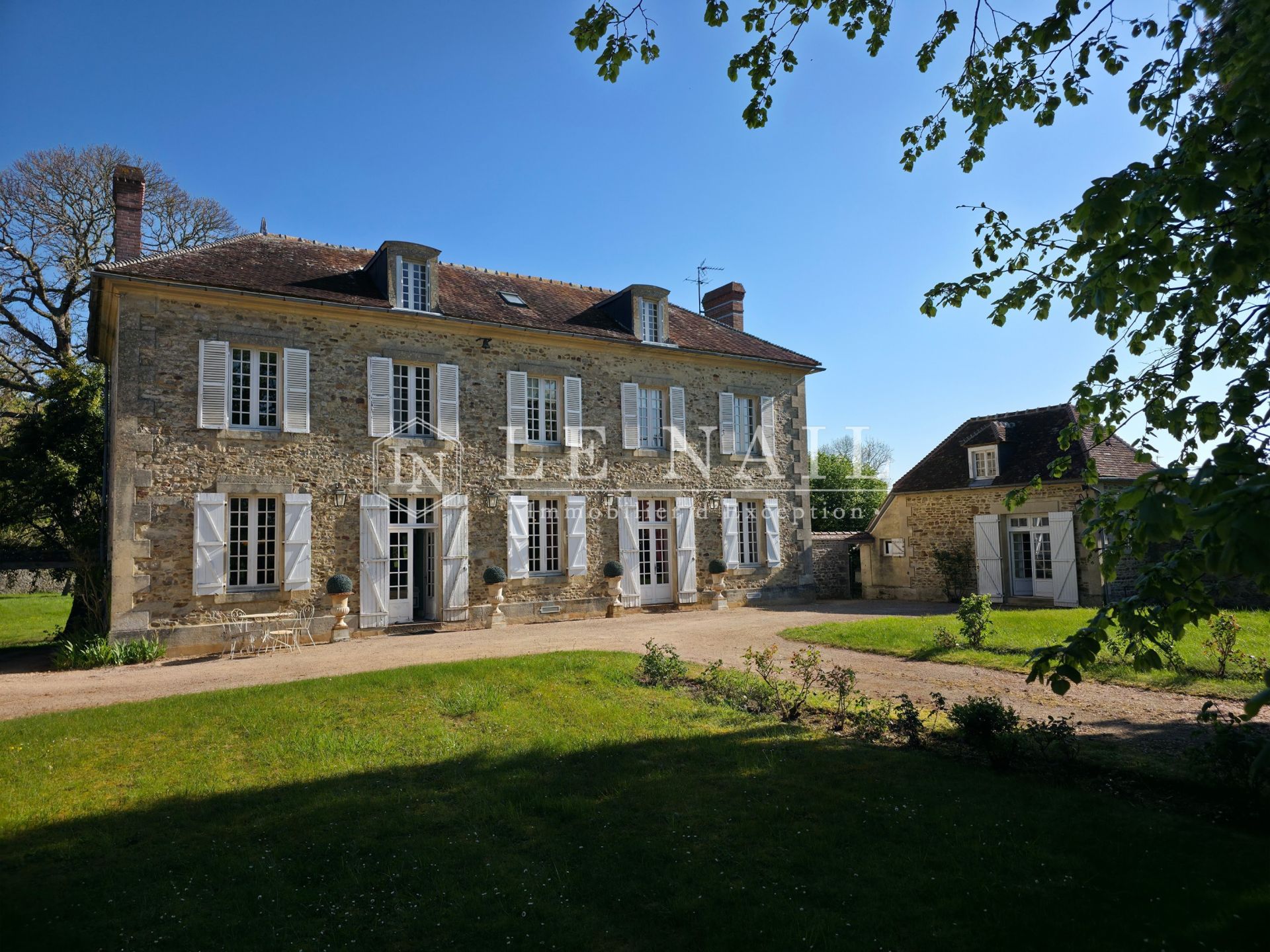 property 10 rooms for sale on ARGENTAN (61200)
