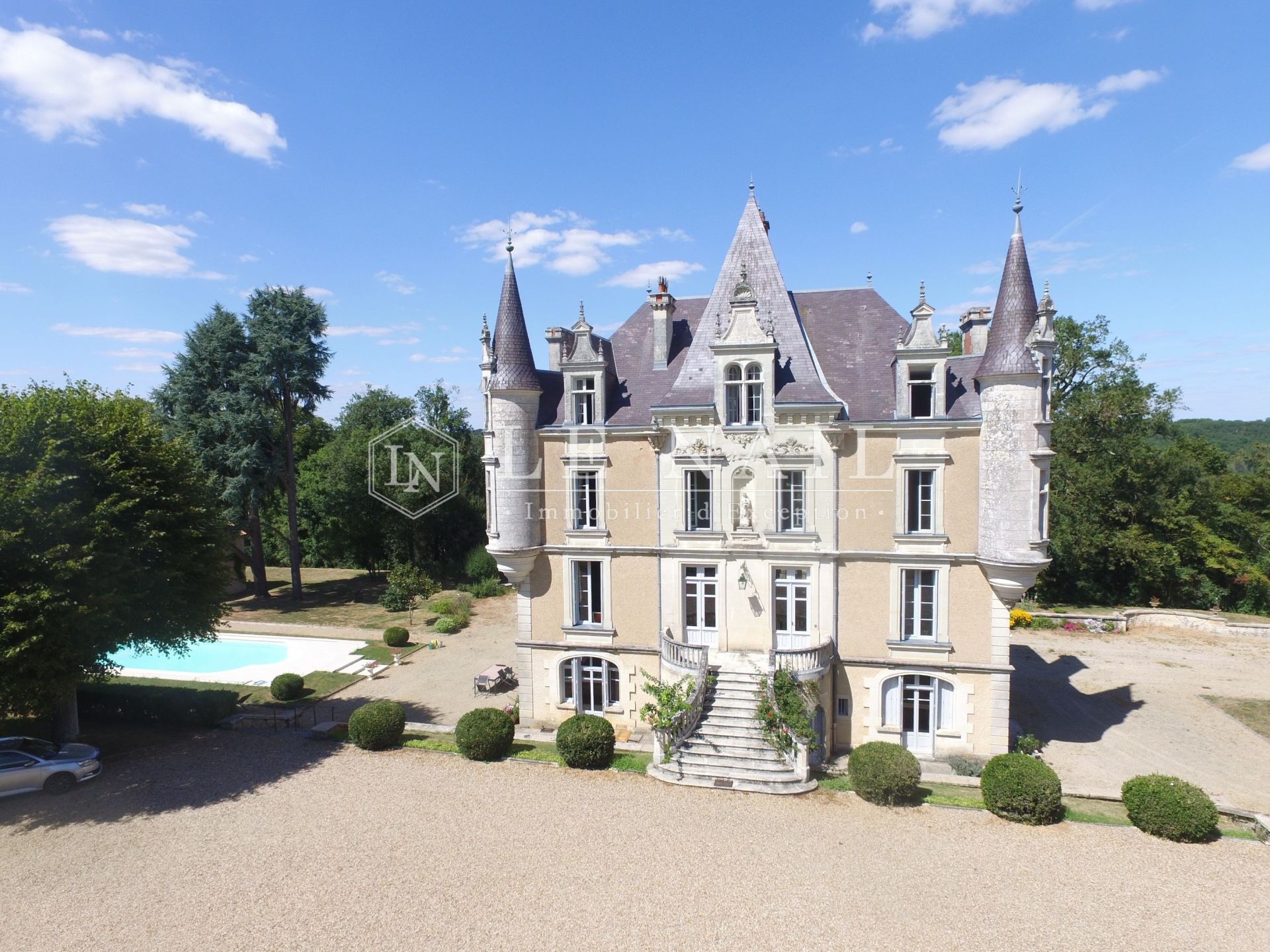 castle 15 rooms for sale on POITIERS (86000)