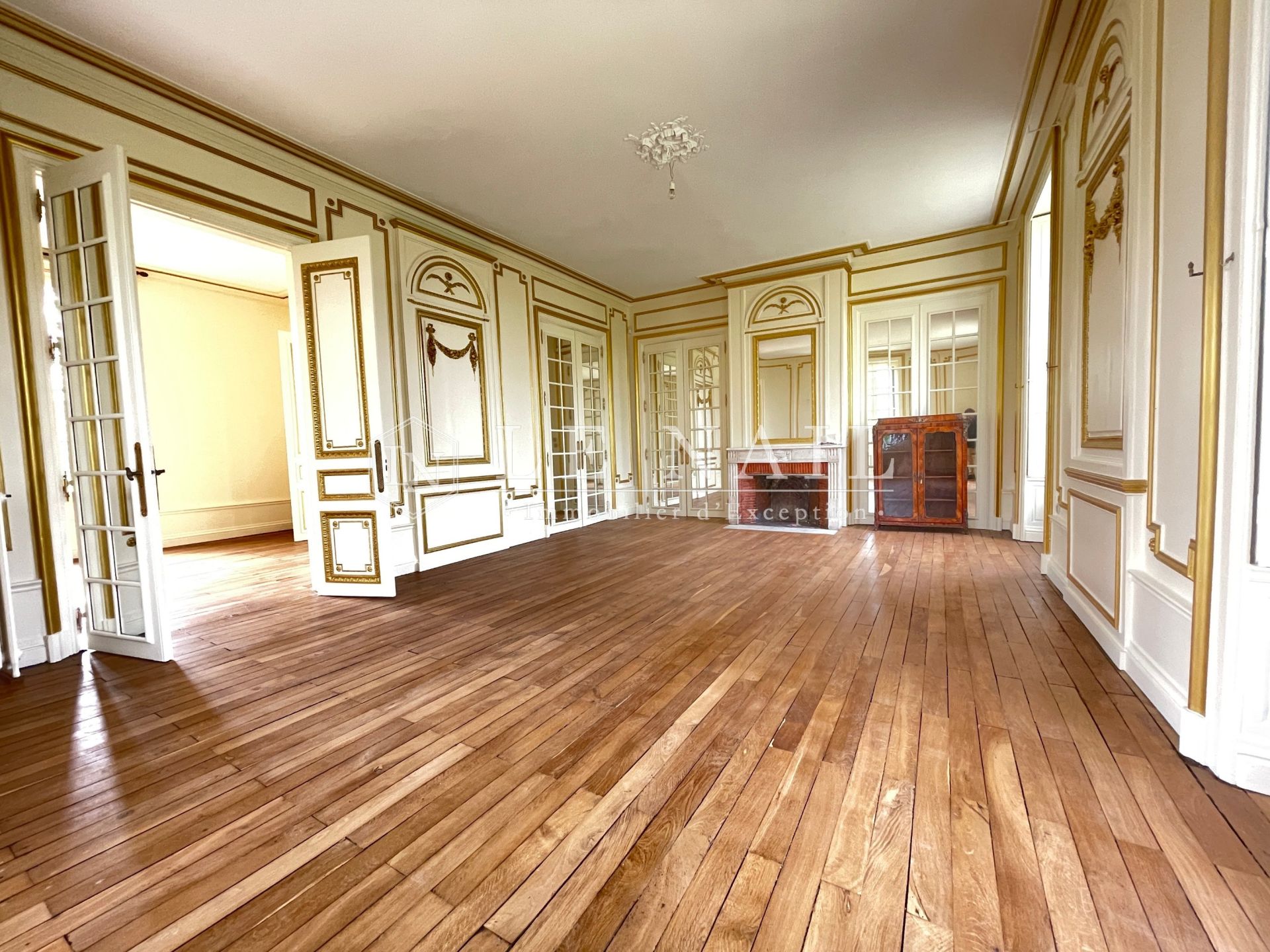 castle 15 rooms for sale on POITIERS (86000)