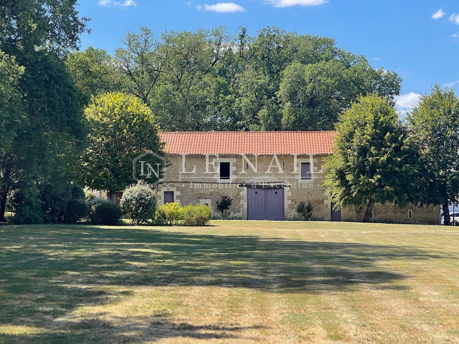 castle 15 rooms for sale on POITIERS (86000)