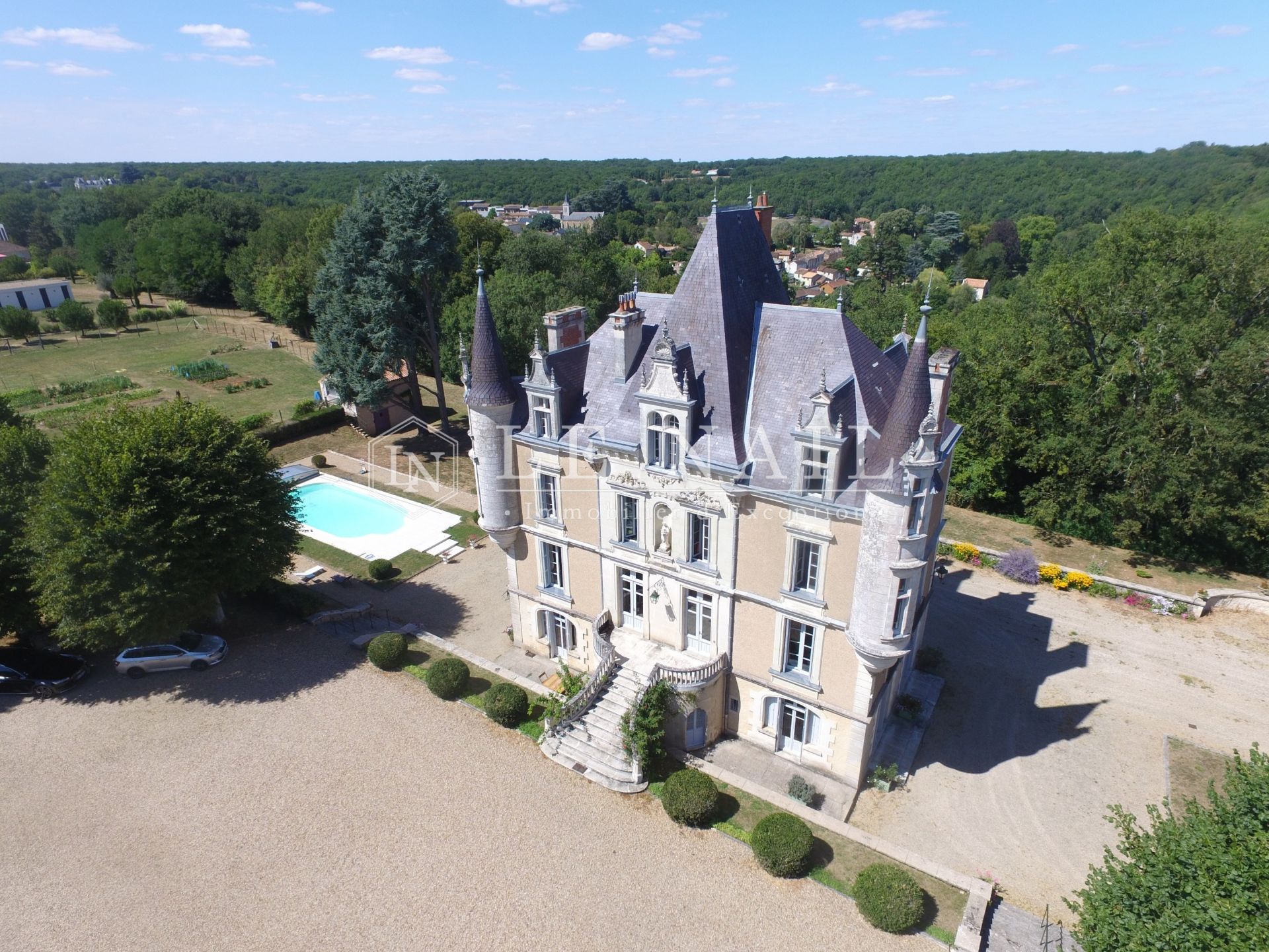castle 15 rooms for sale on POITIERS (86000)
