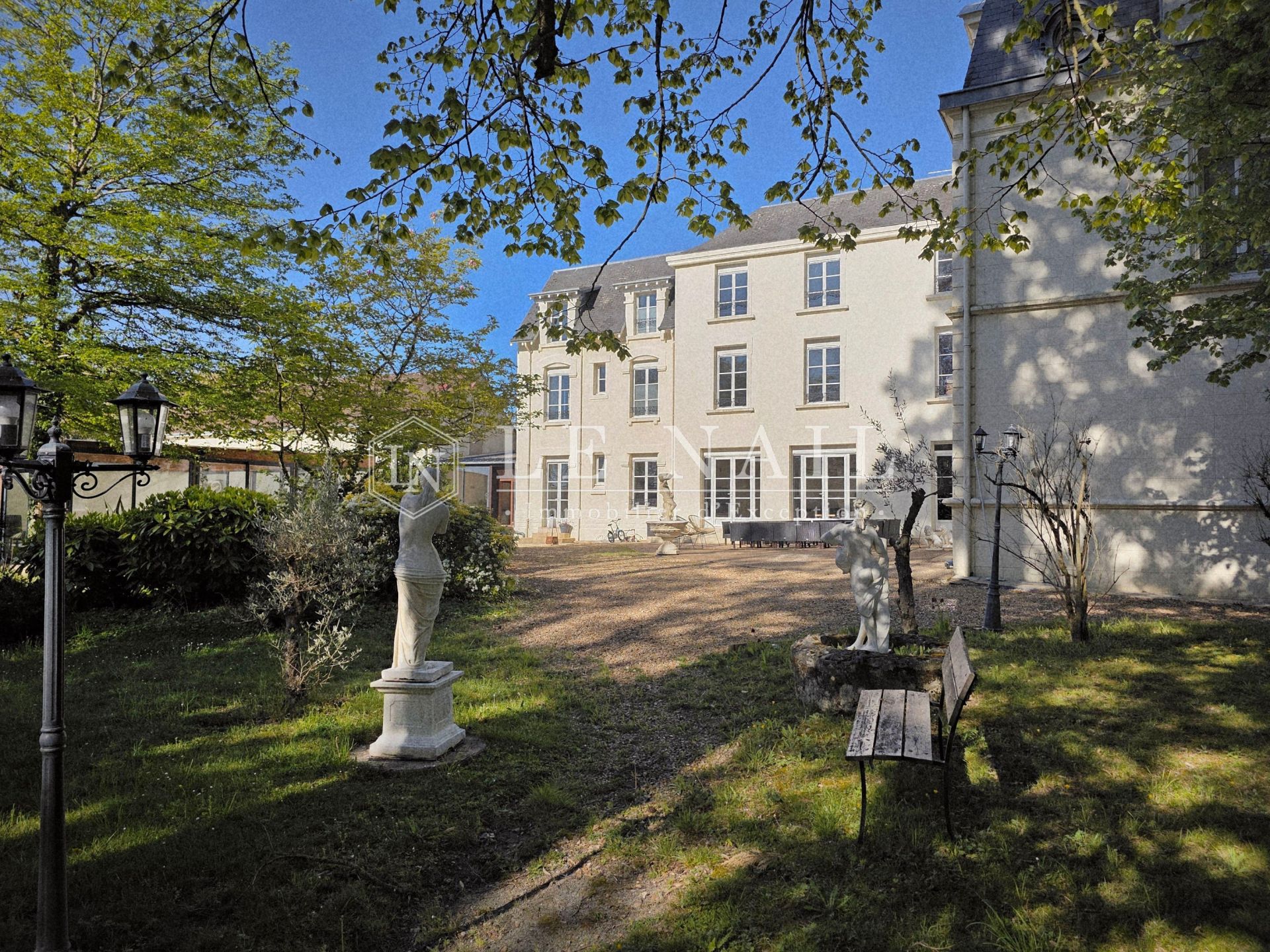 hôtel particulier 17 pièces en vente à MAMERS (72600)