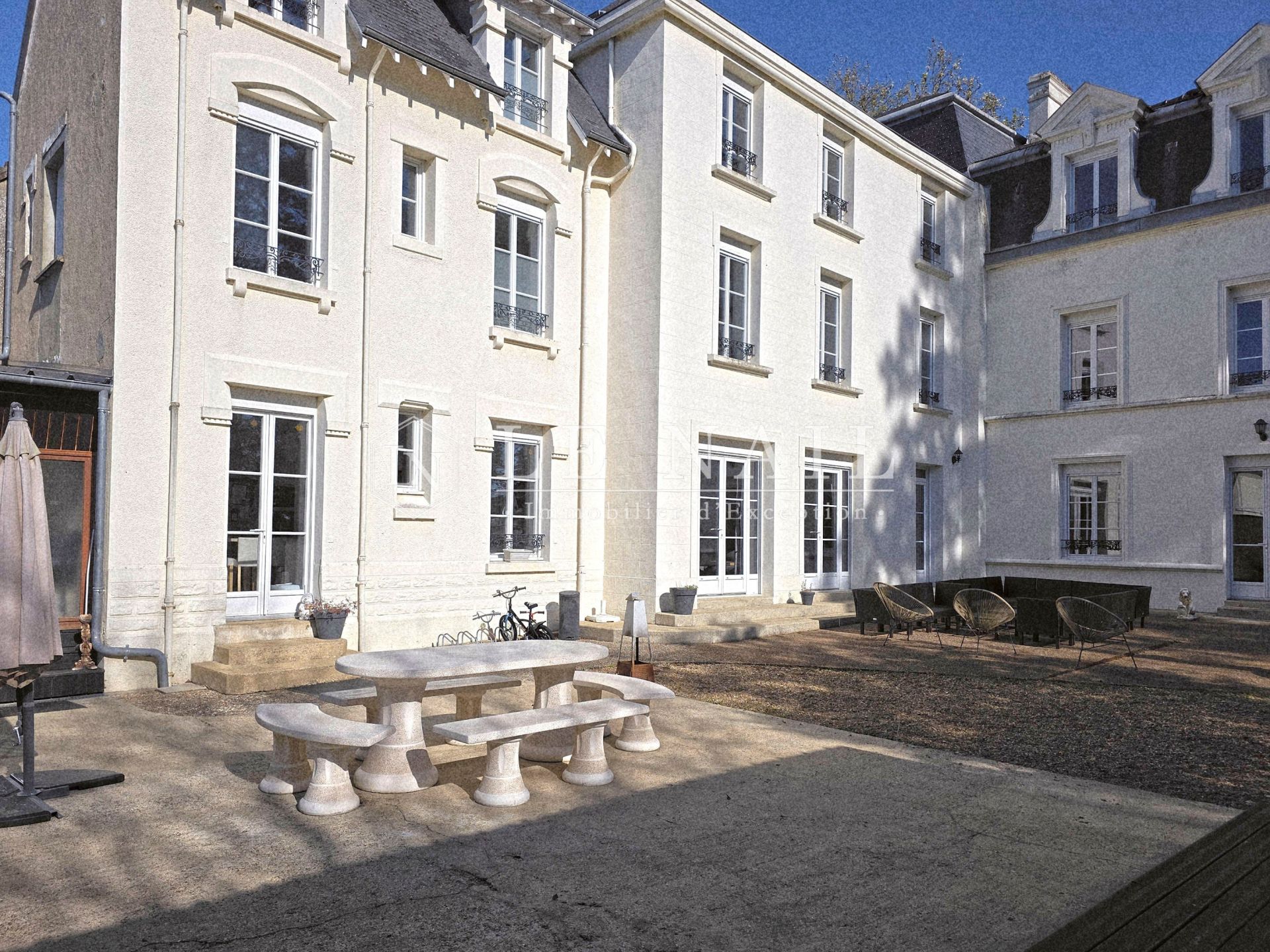 hôtel particulier 17 pièces en vente à MAMERS (72600)