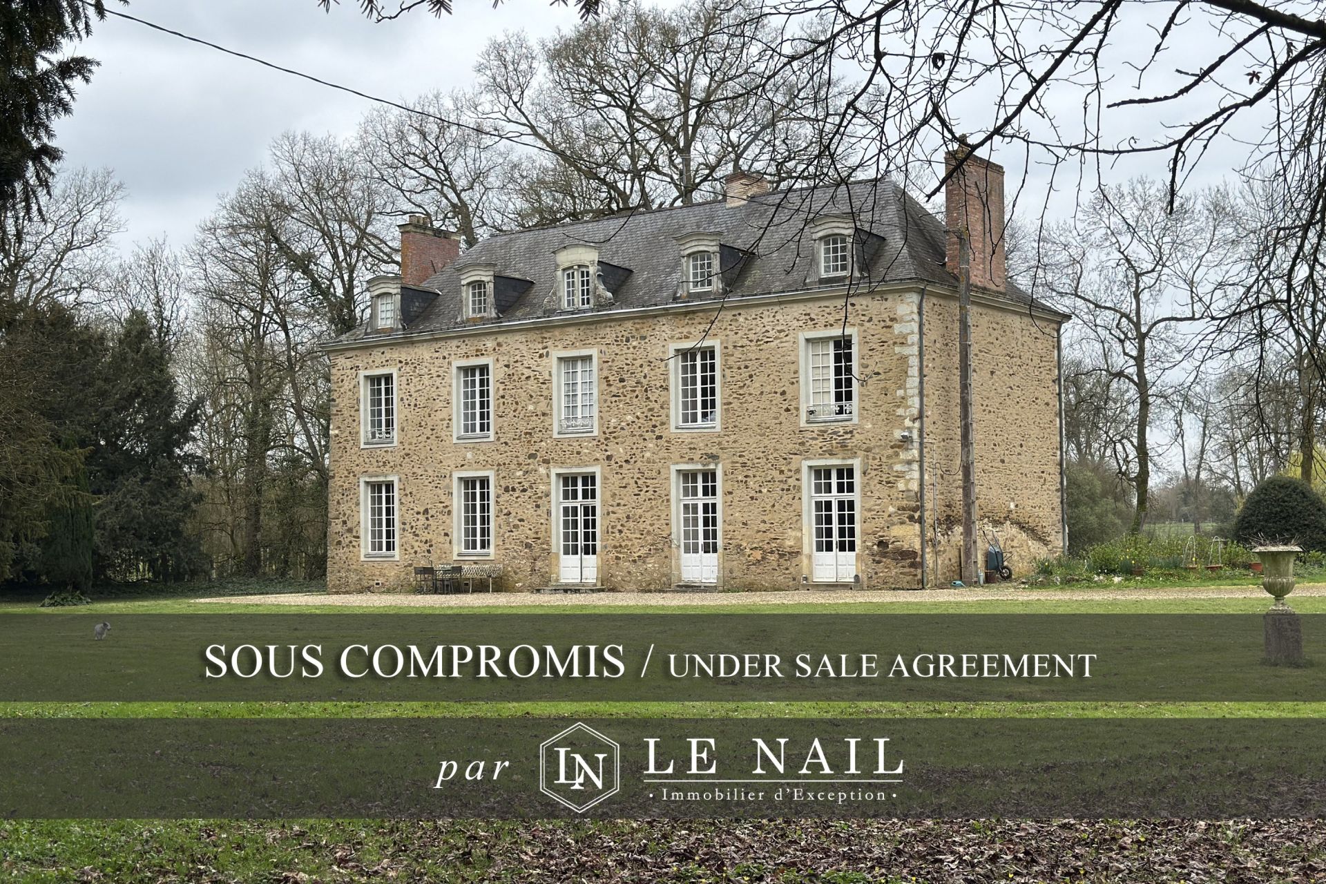 mansion 13 rooms for sale on CHATEAU GONTIER (53200)