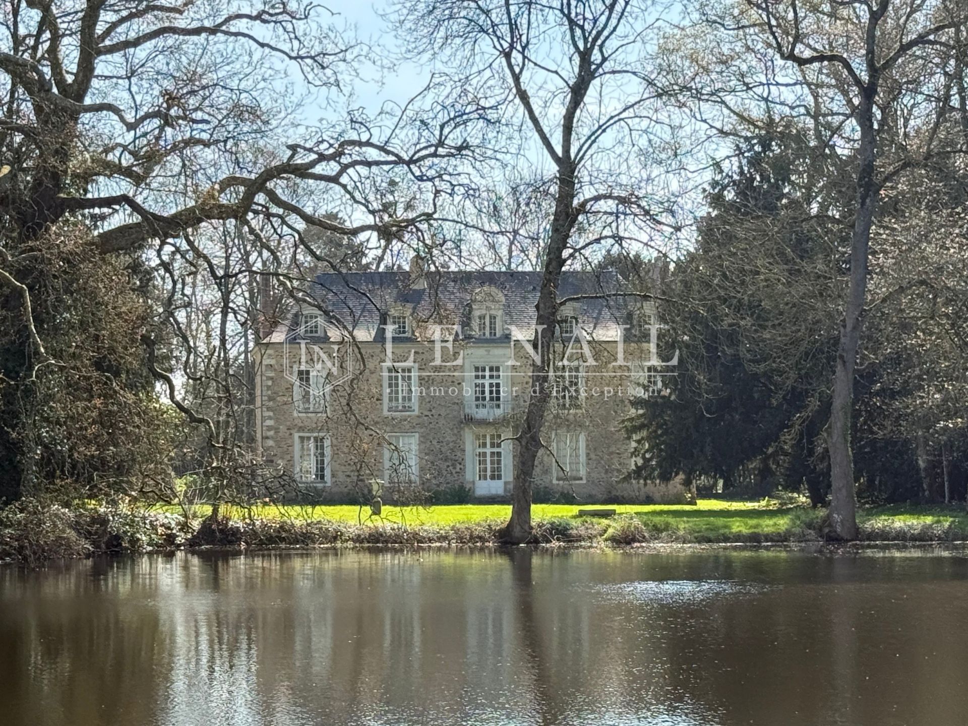 mansion 13 rooms for sale on CHATEAU GONTIER (53200)