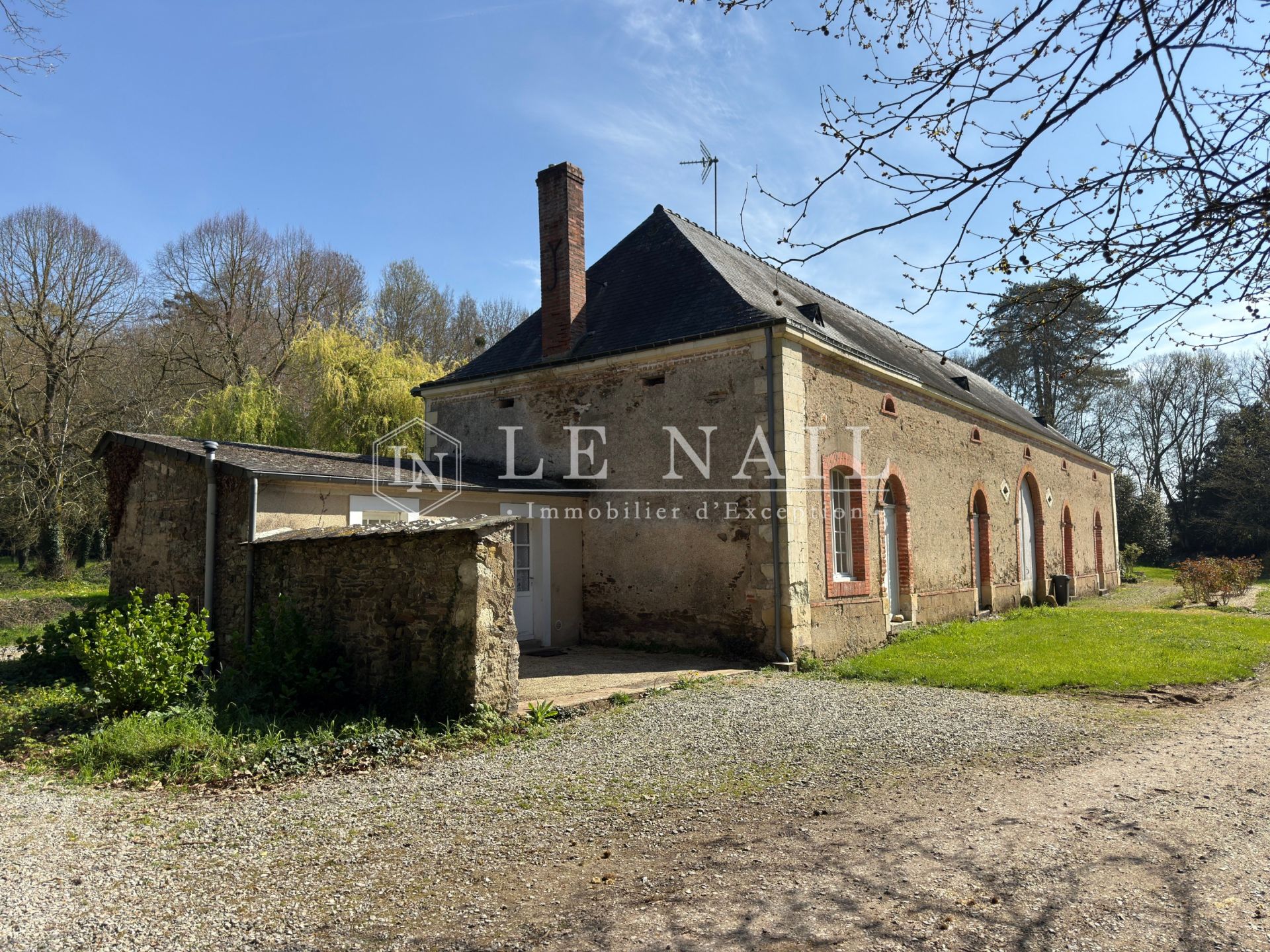 maison de maître 13 pièces en vente à CHATEAU GONTIER (53200)