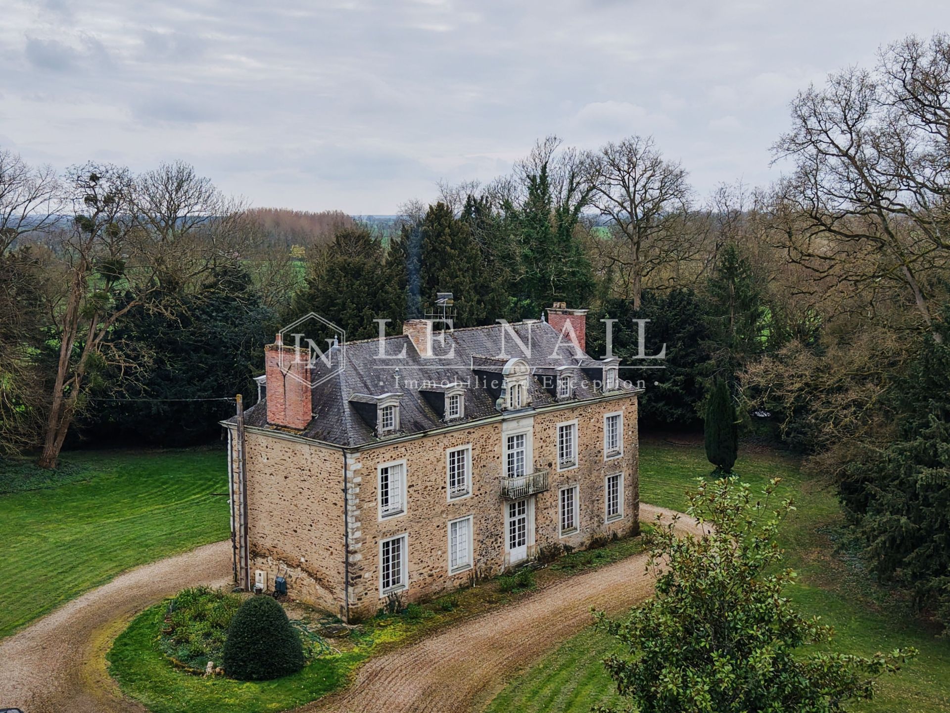 maison de maître 13 pièces en vente à CHATEAU GONTIER (53200)