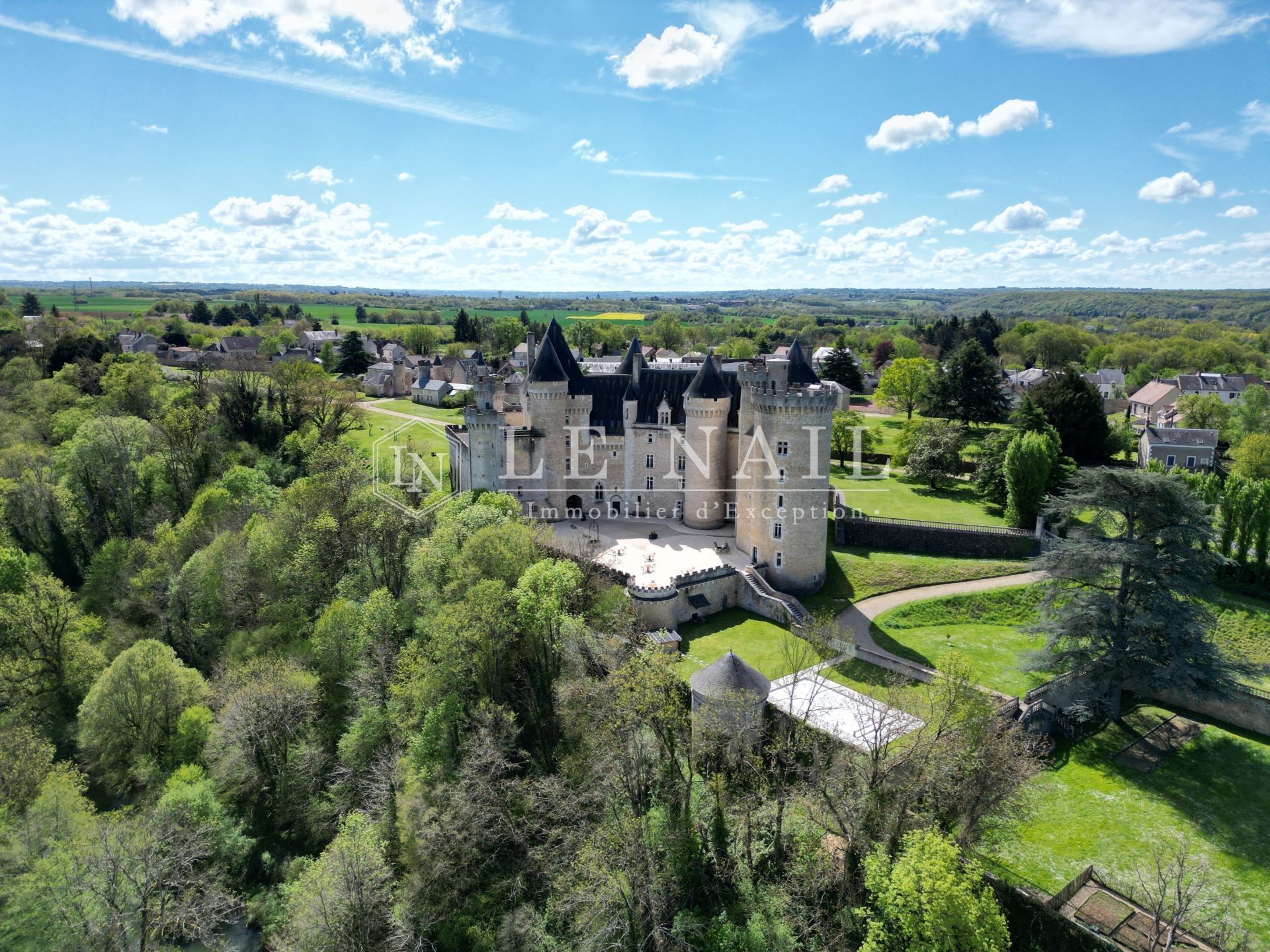 château 33 pièces en vente à ARGENTON SUR CREUSE (36200) - Plus de details