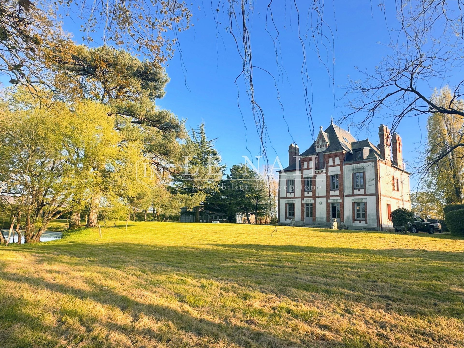 château 12 pièces en vente à FROSSAY (44320)