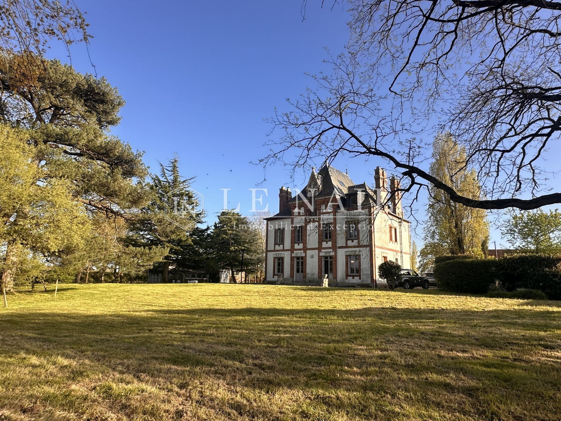 château 12 pièces en vente à FROSSAY (44320)