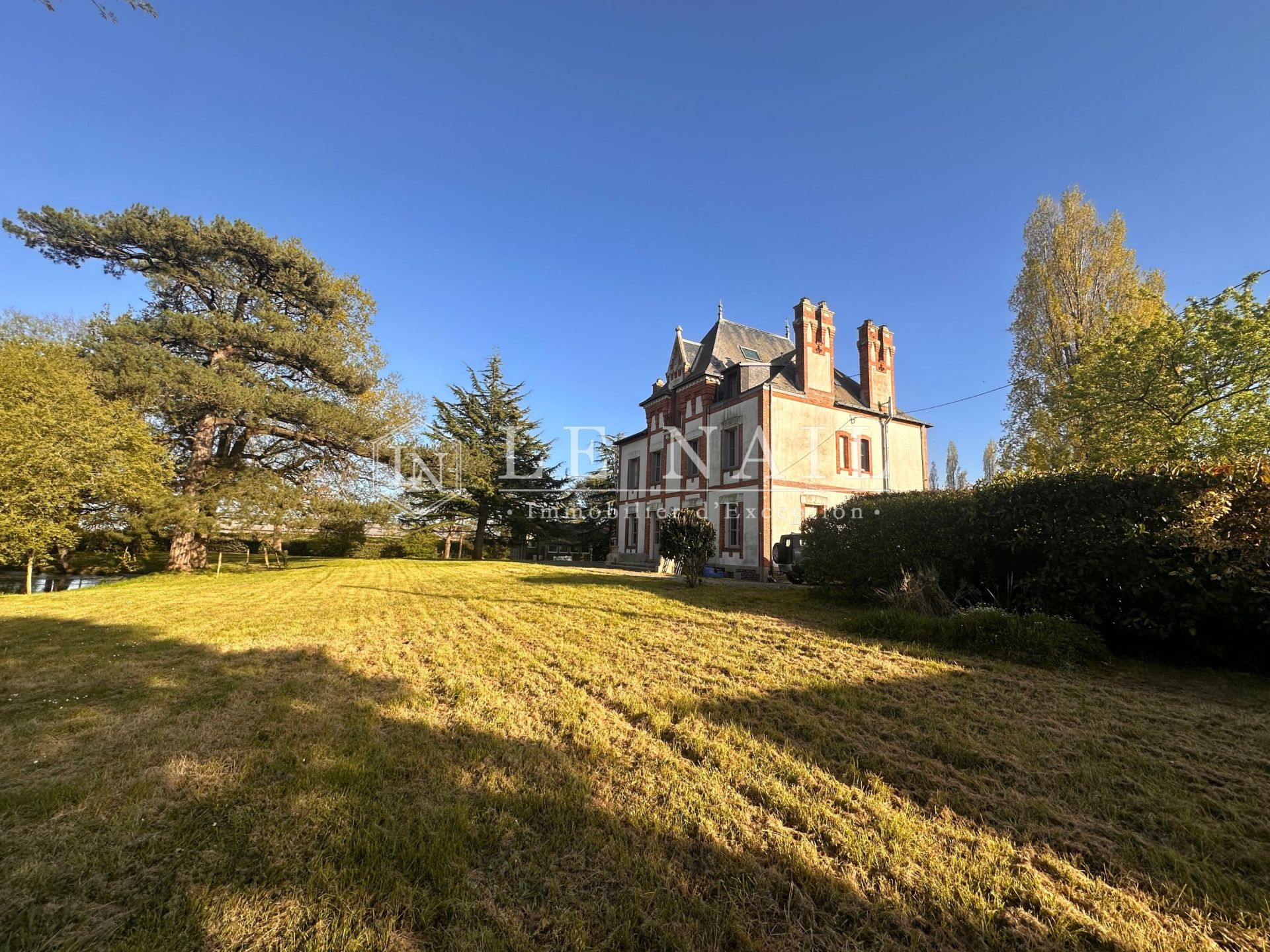 château 12 pièces en vente à FROSSAY (44320)
