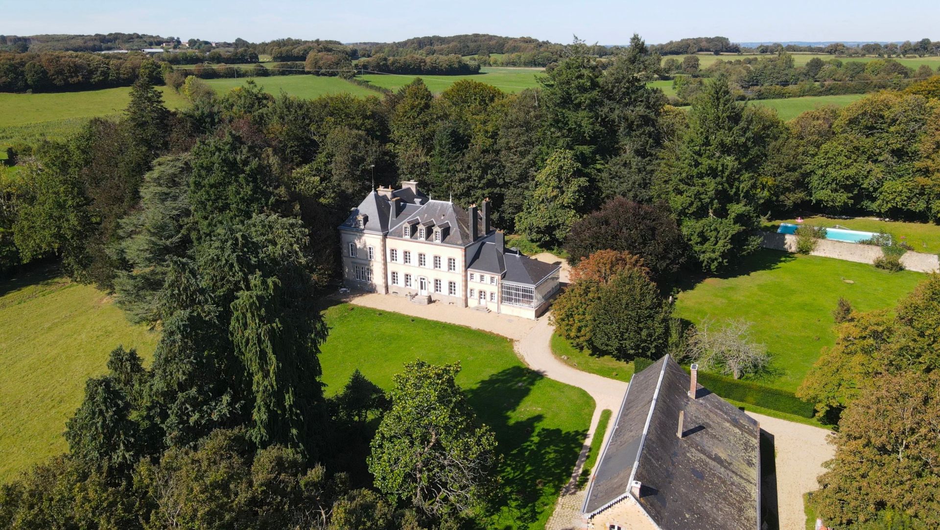 castle 16 rooms for sale on ST MESMIN (85700)