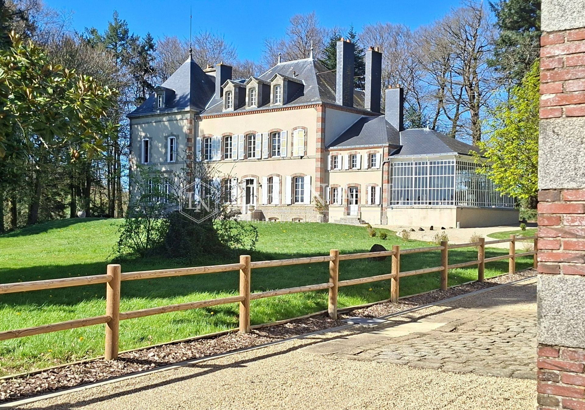 castle 16 rooms for sale on ST MESMIN (85700)