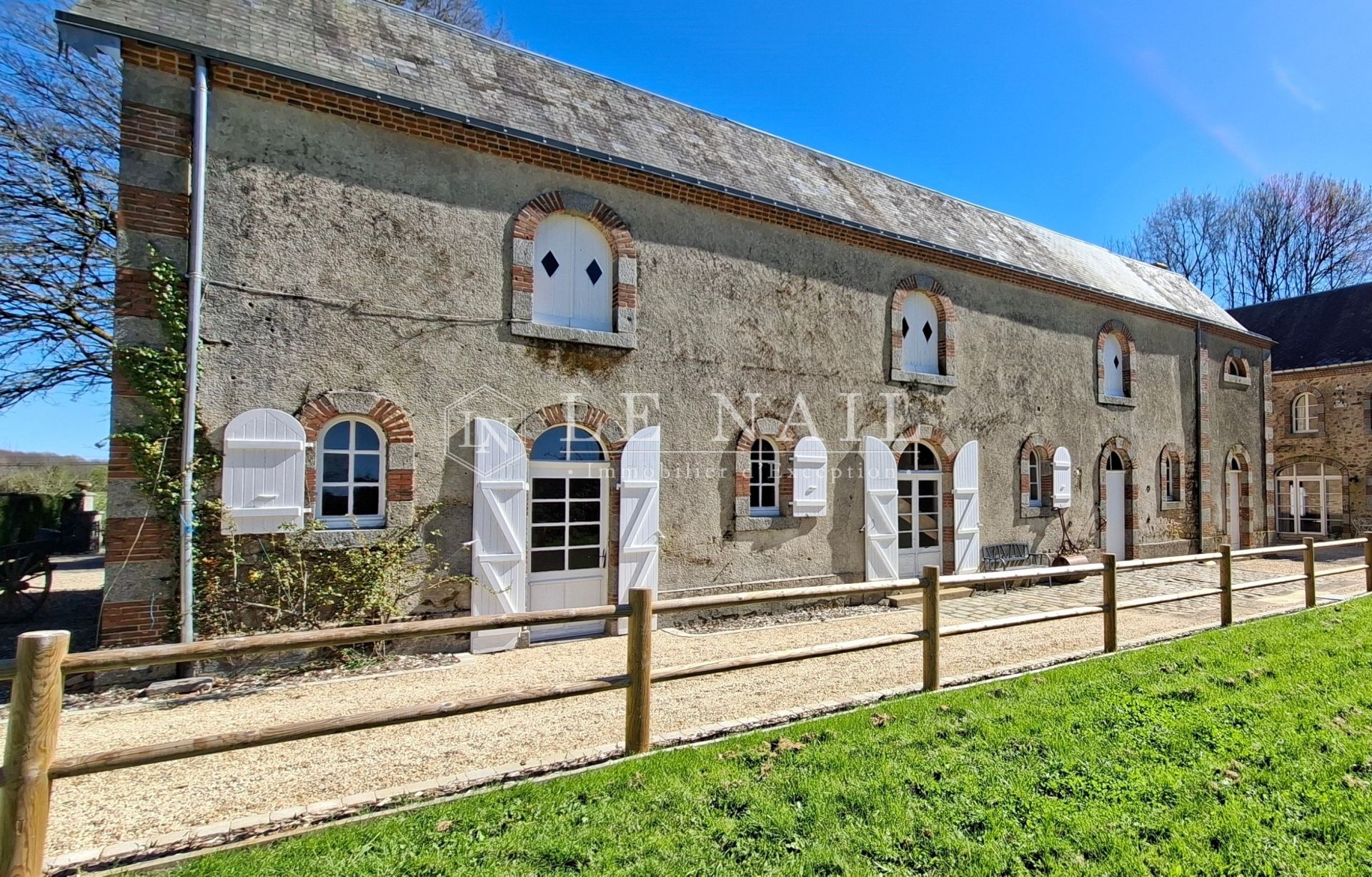 castle 16 rooms for sale on ST MESMIN (85700)