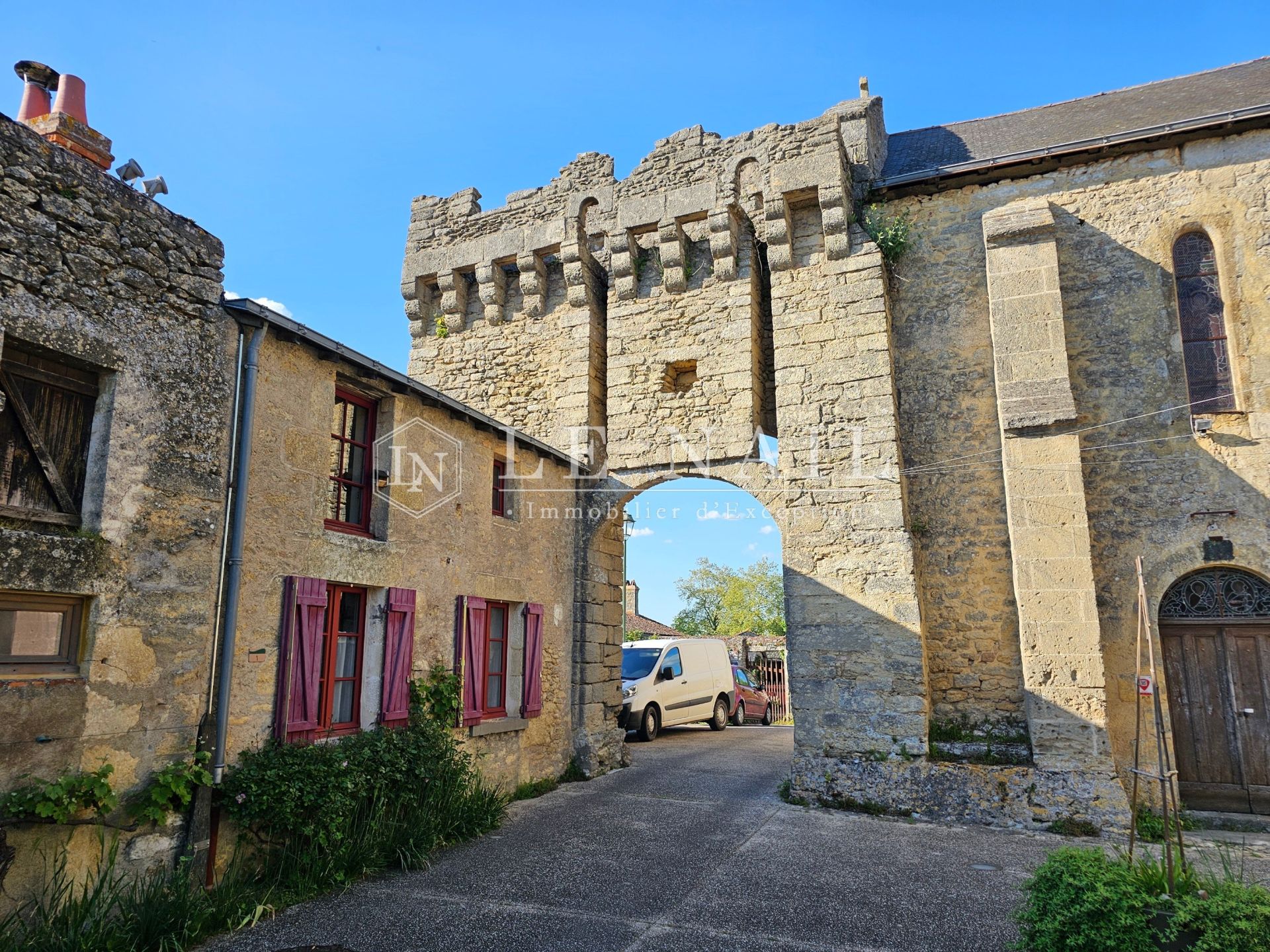 castle 9 rooms for sale on ANGERS (49100)