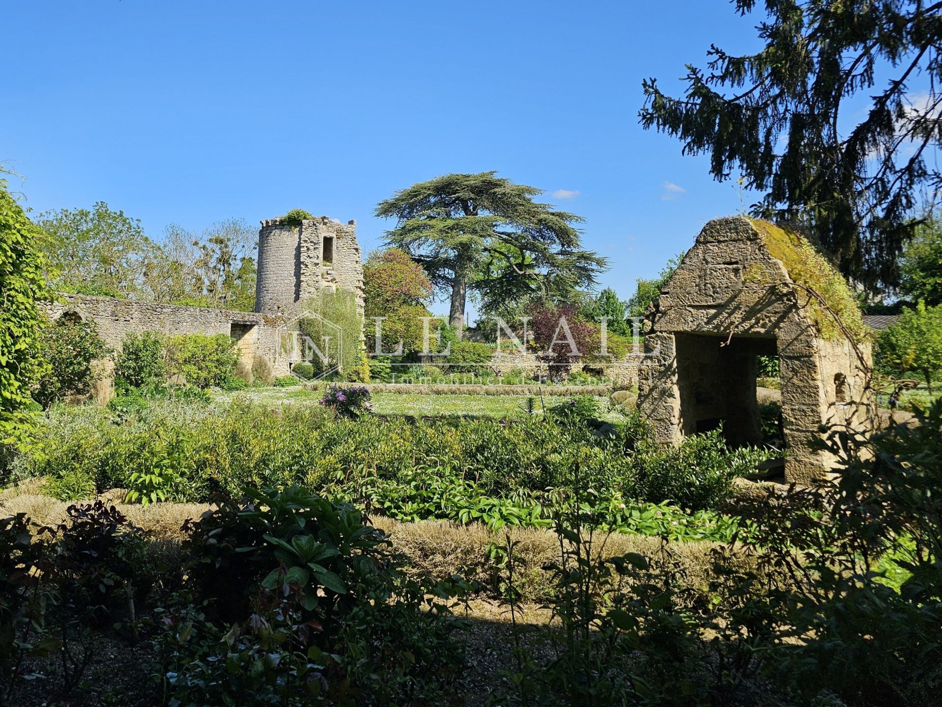 castle 9 rooms for sale on ANGERS (49100)