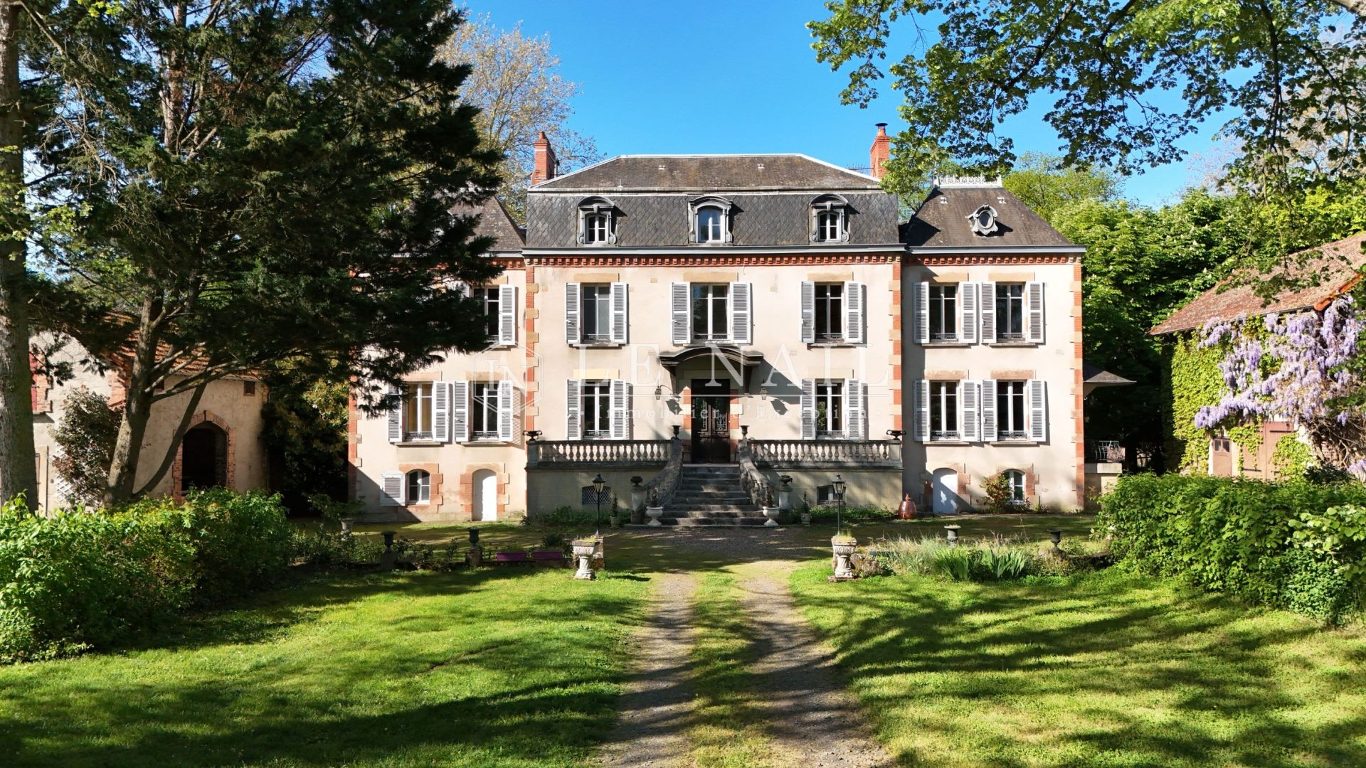 maison de maître 12 pièces en vente à MOULINS (03000)