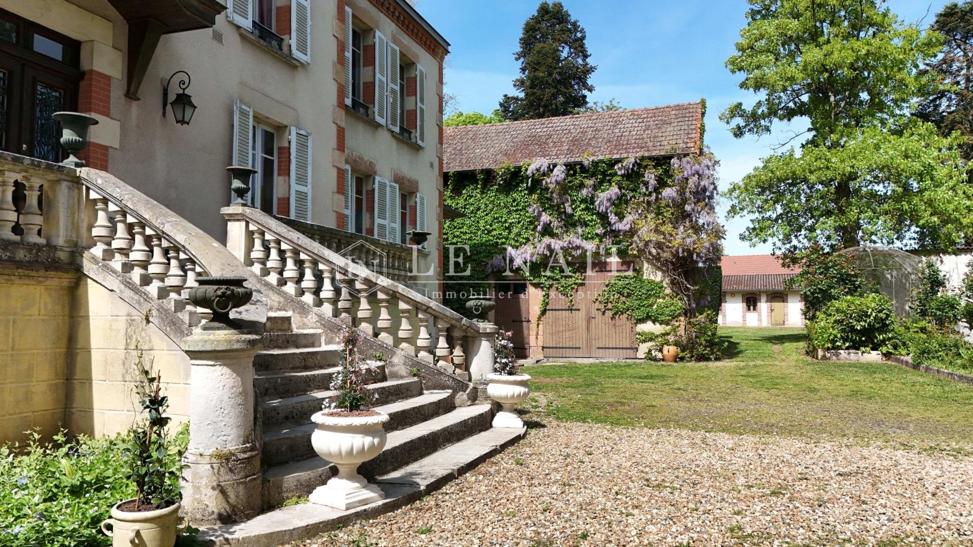 maison de maître 12 pièces en vente à MOULINS (03000)