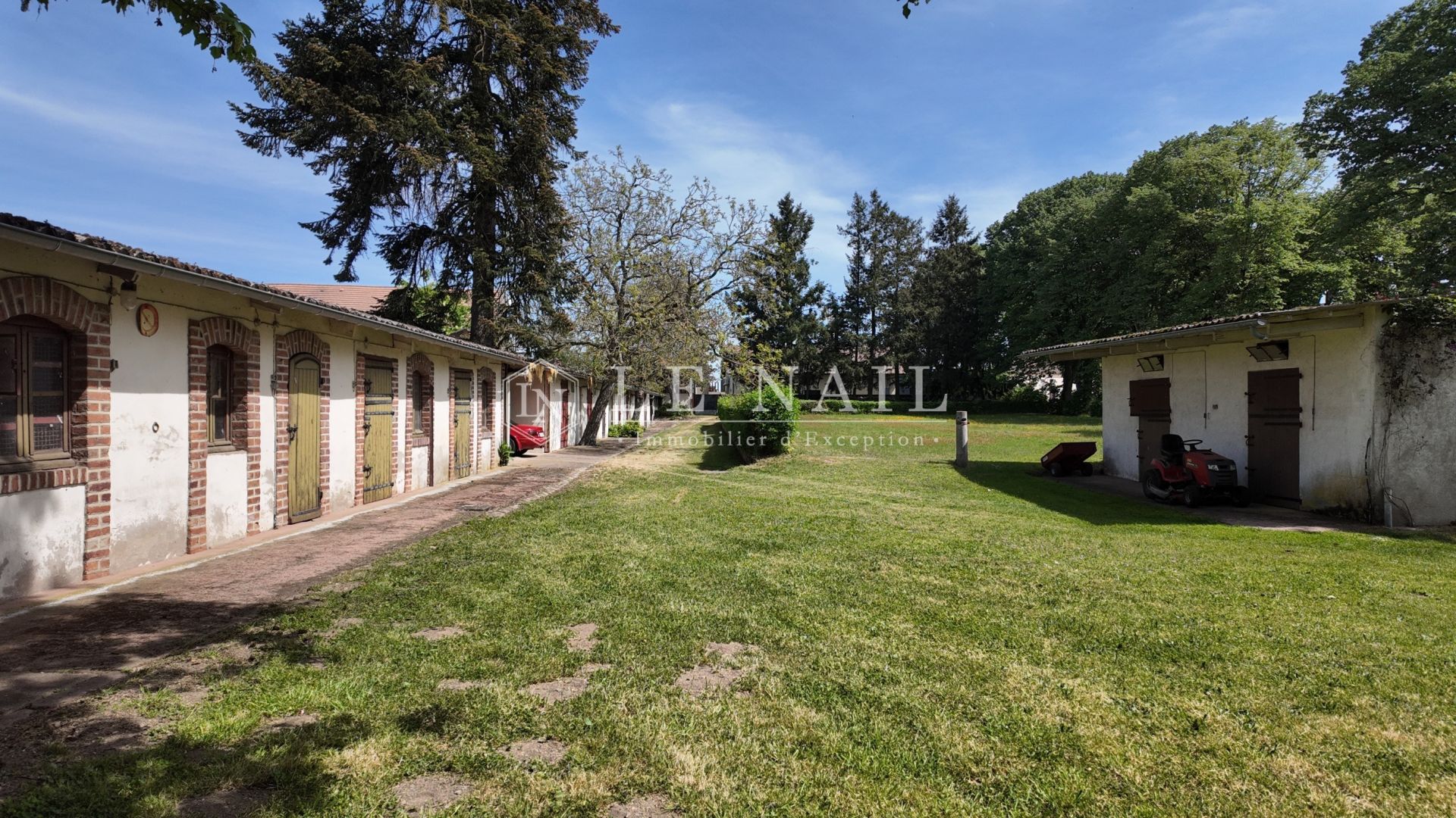 maison de maître 12 pièces en vente à MOULINS (03000)
