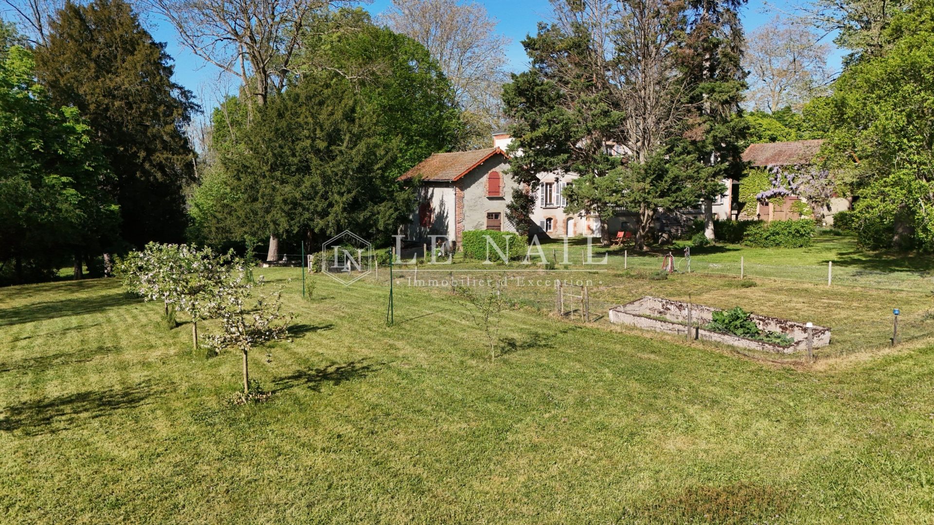 maison de maître 12 pièces en vente à MOULINS (03000)