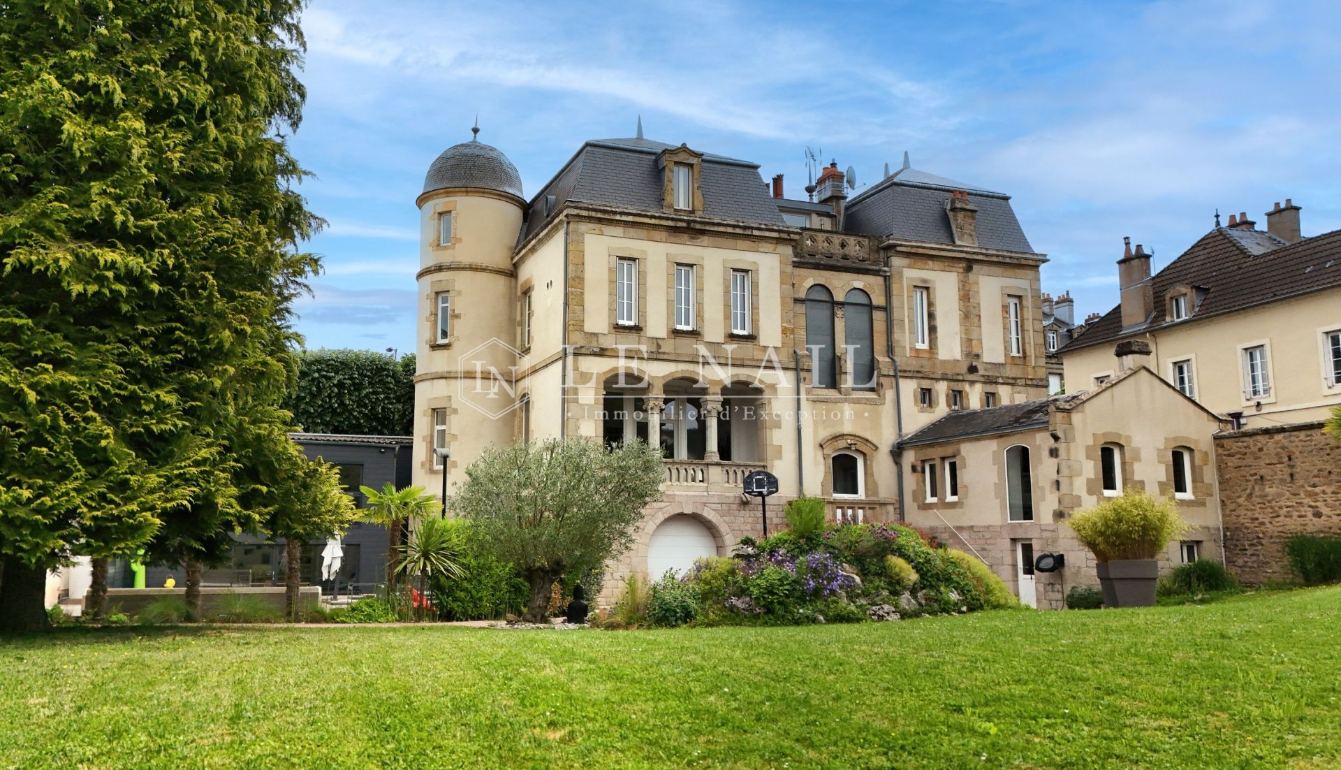 hôtel particulier 14 pièces en vente à AUTUN (71400)