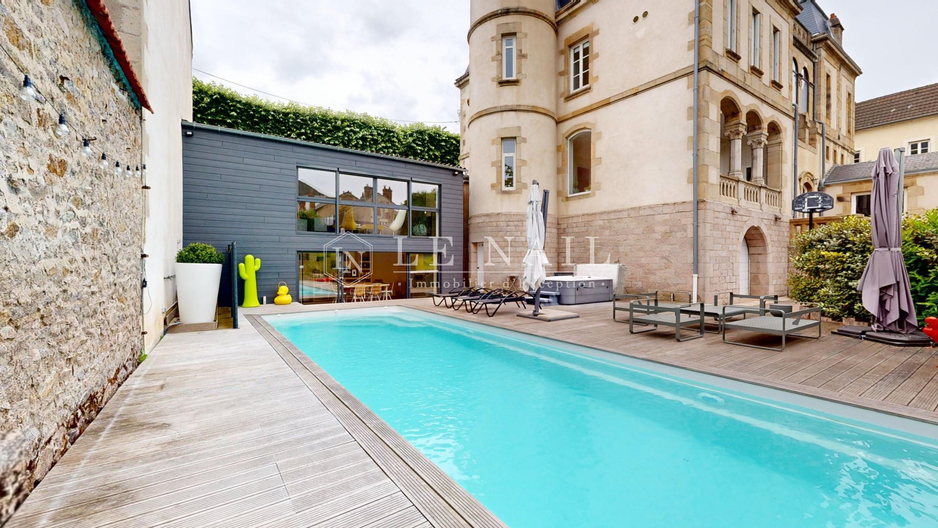 hôtel particulier 14 pièces en vente à AUTUN (71400)