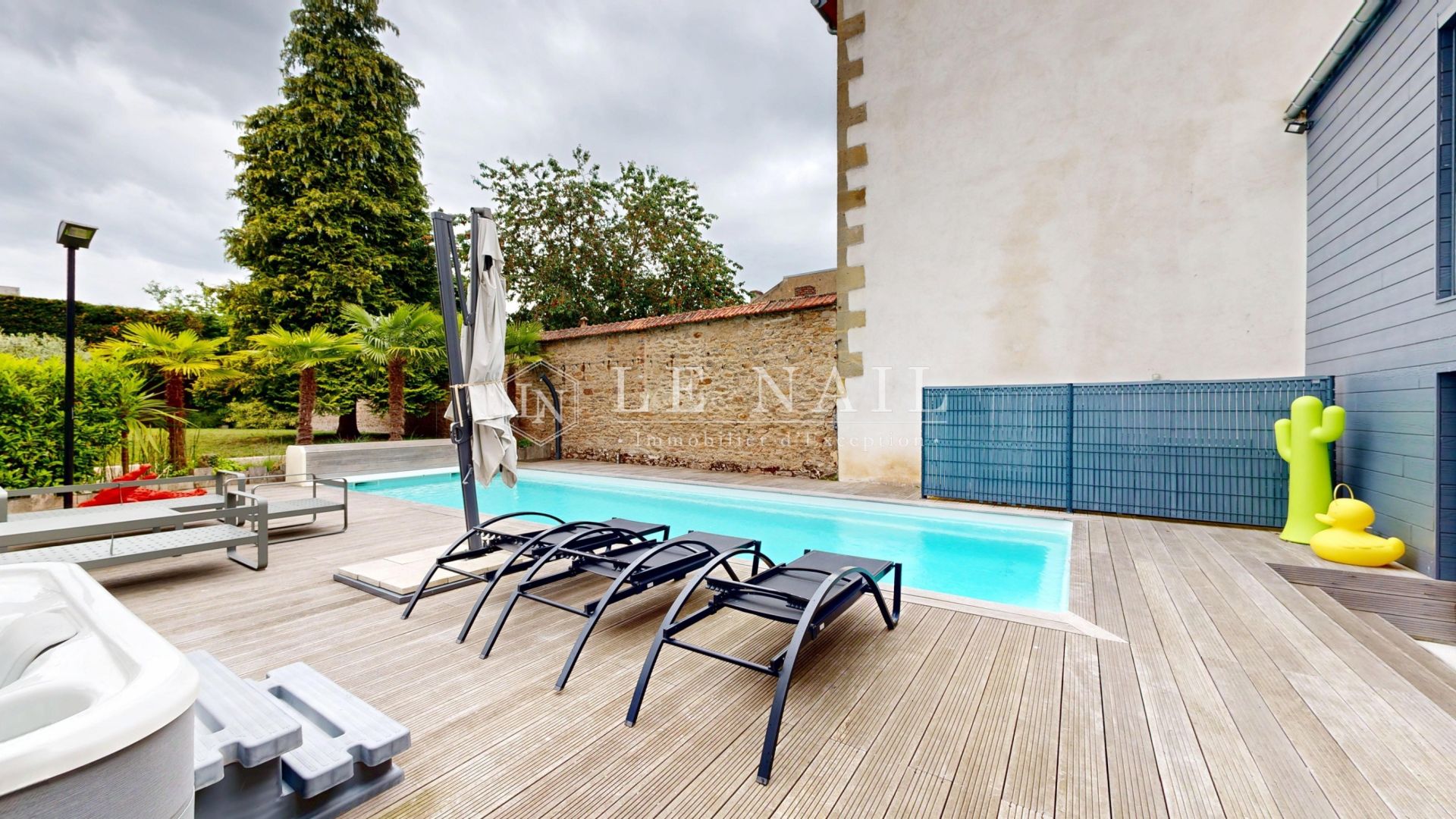 hôtel particulier 14 pièces en vente à AUTUN (71400)