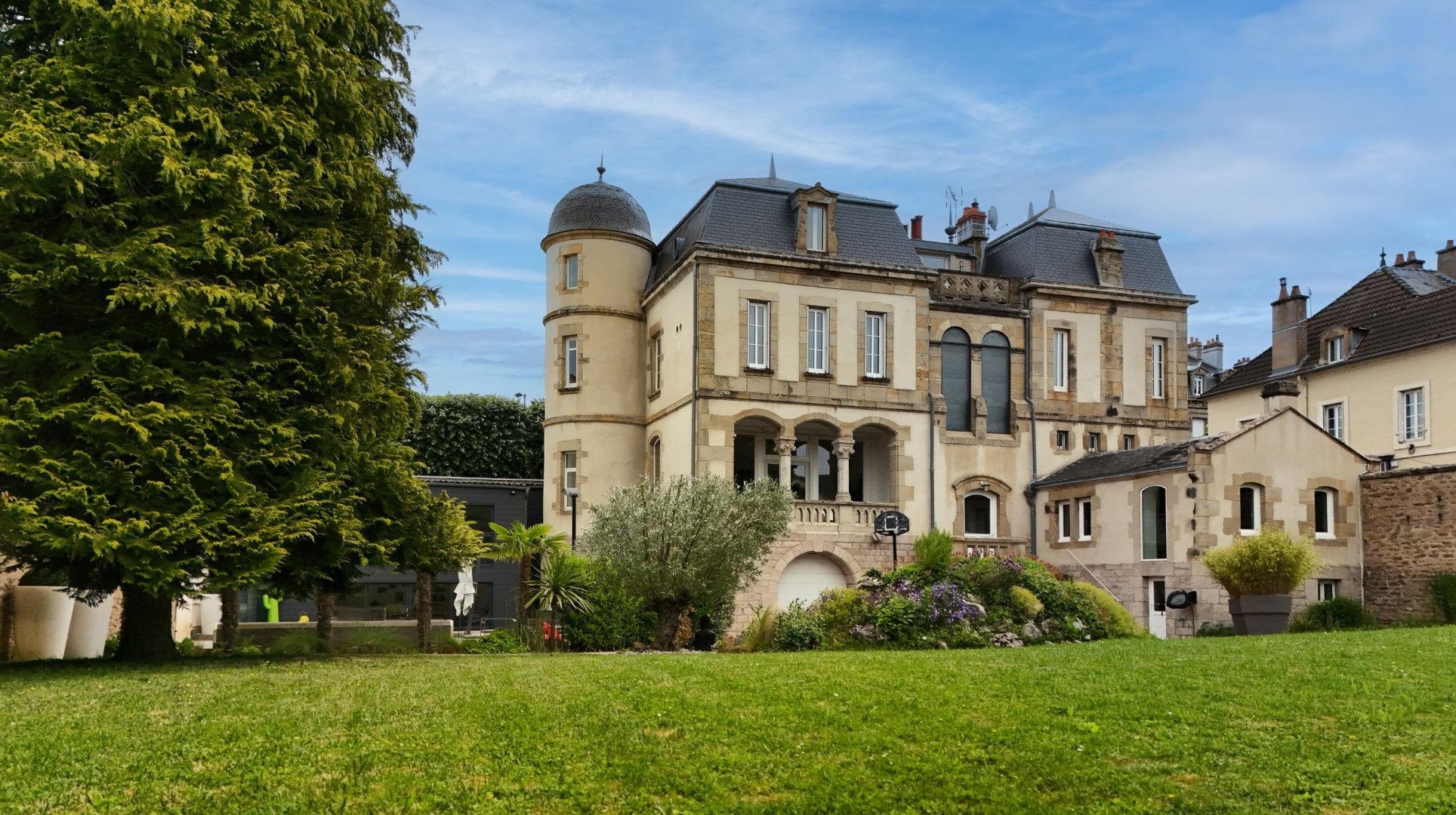 hôtel particulier 14 pièces en vente à AUTUN (71400)